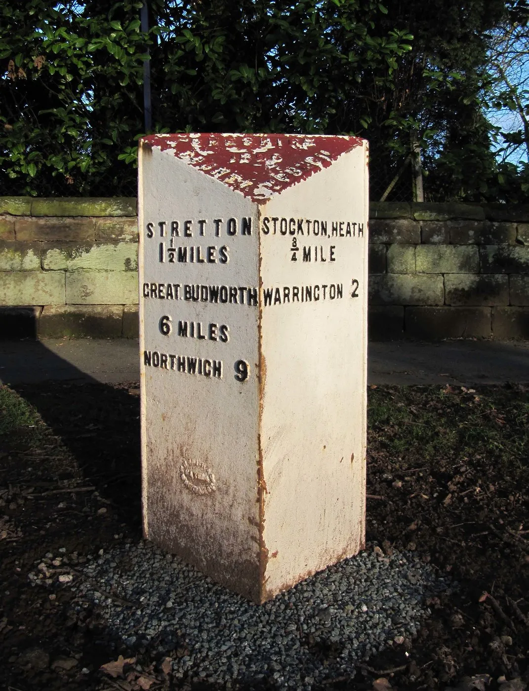 Photo showing: Old Milepost by the A49, London Road, Appleton