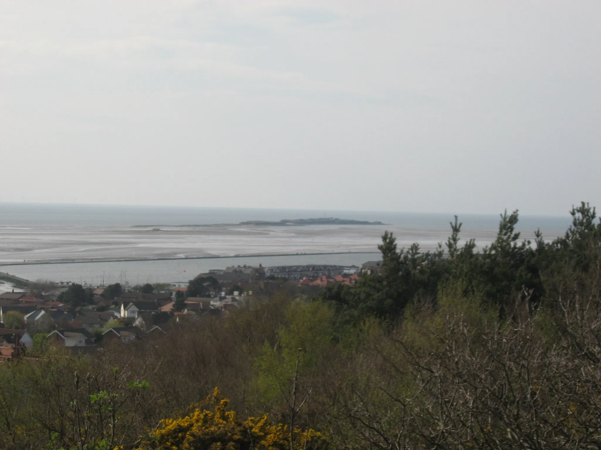 Photo showing: Hilbre Island from Caldy Hill