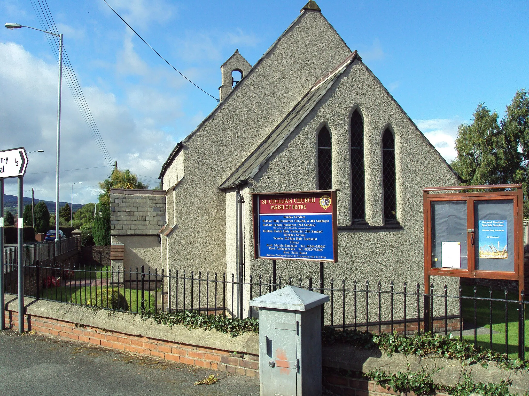 Photo showing: St Cecilia's Church on the A549 Mold Road at Mynydd Isa, Flintshire, Wales.