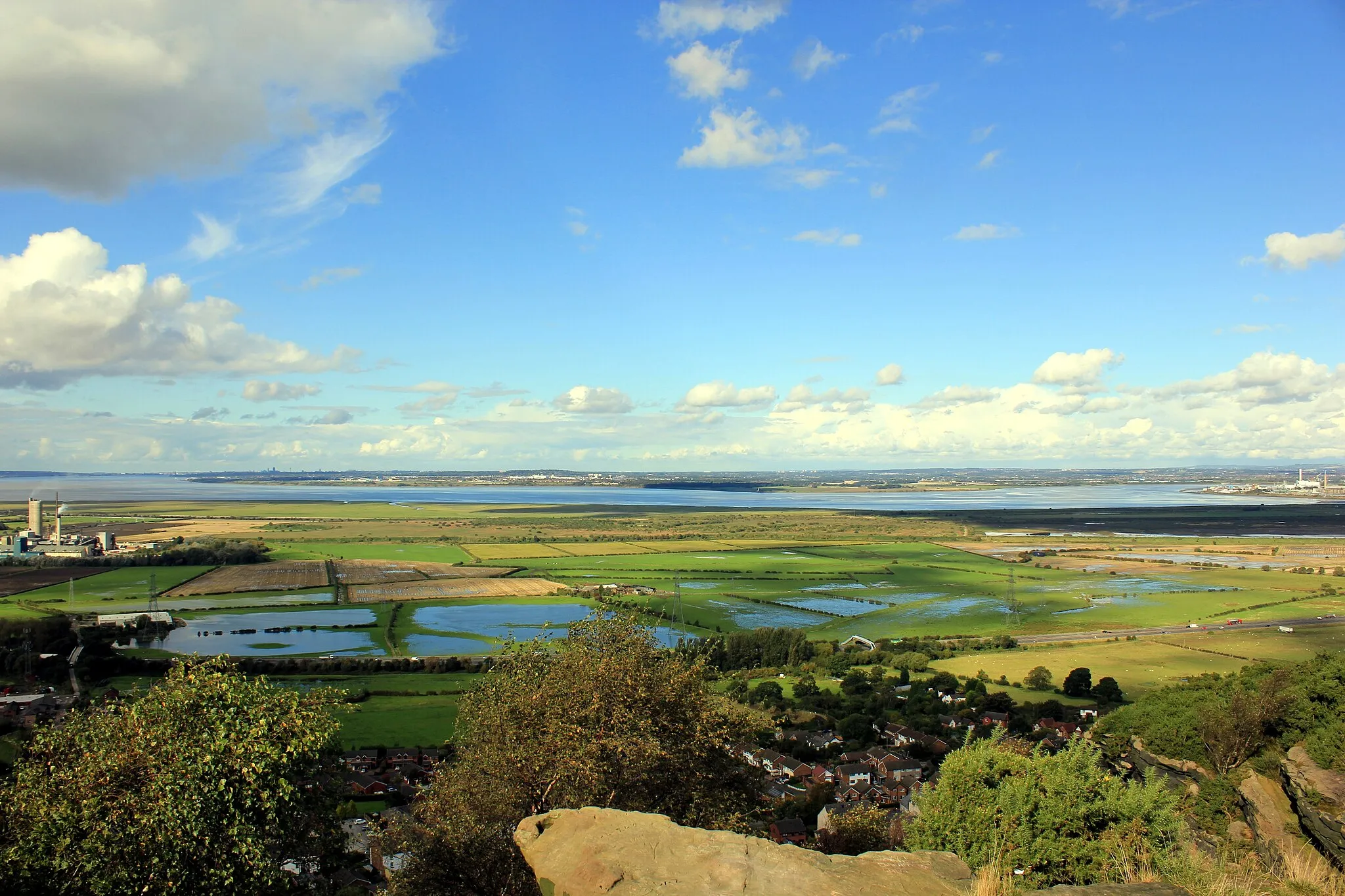 Photo showing: View towards Liverpool from Helsby Hill