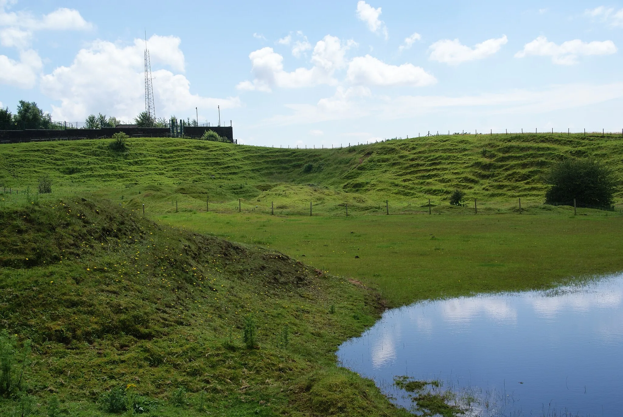 Photo showing: The top of the hill at Outwood Gate