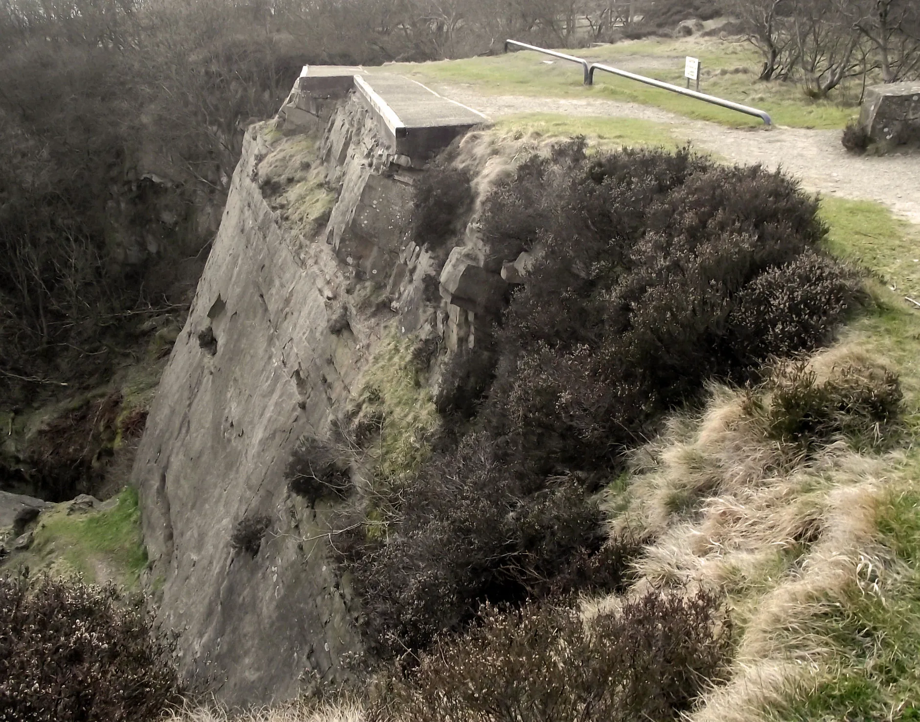 Photo showing: Climbing face at Tegg's Nose Quarry