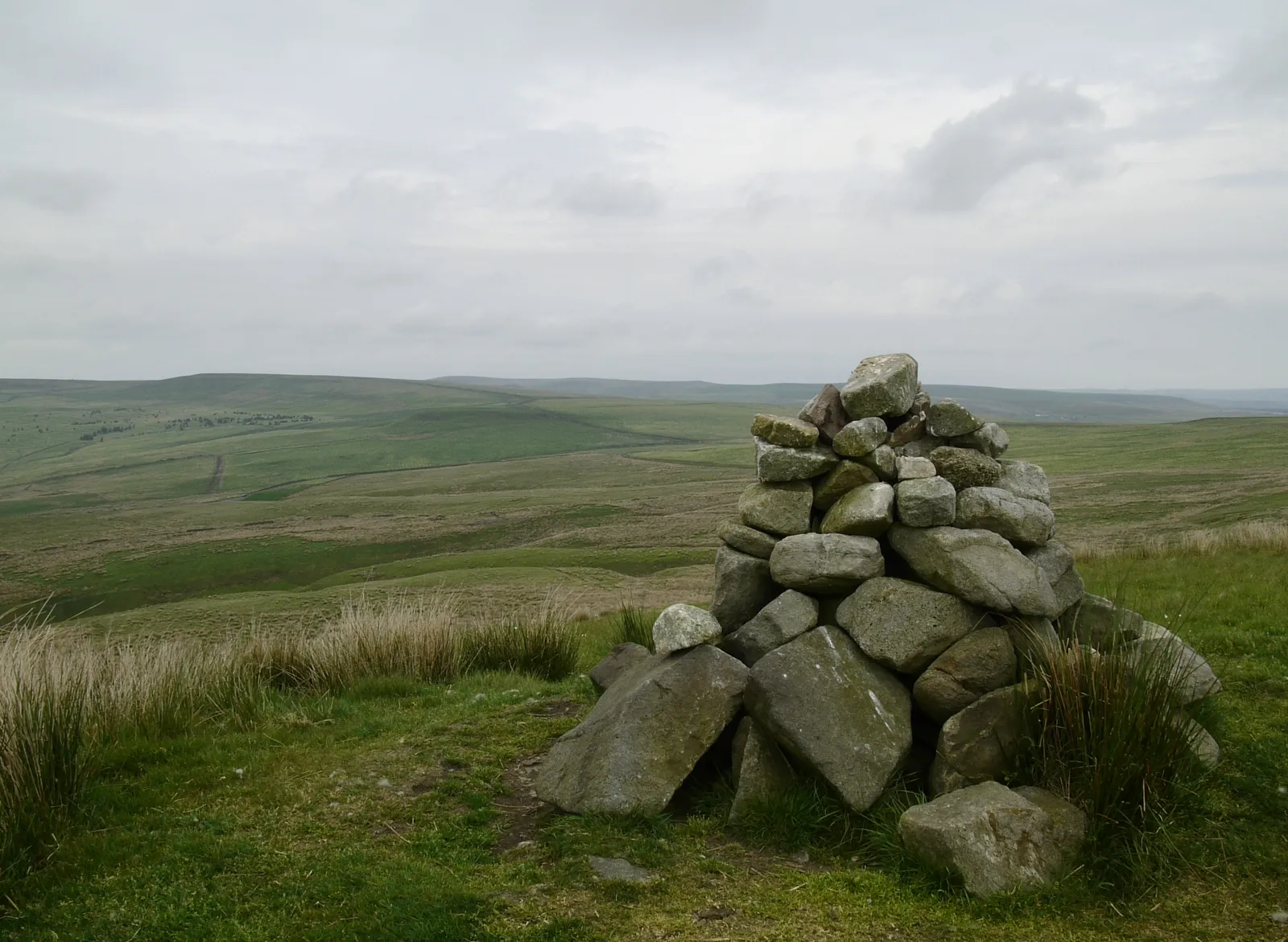 Photo showing: Cairn on Rivington Moor