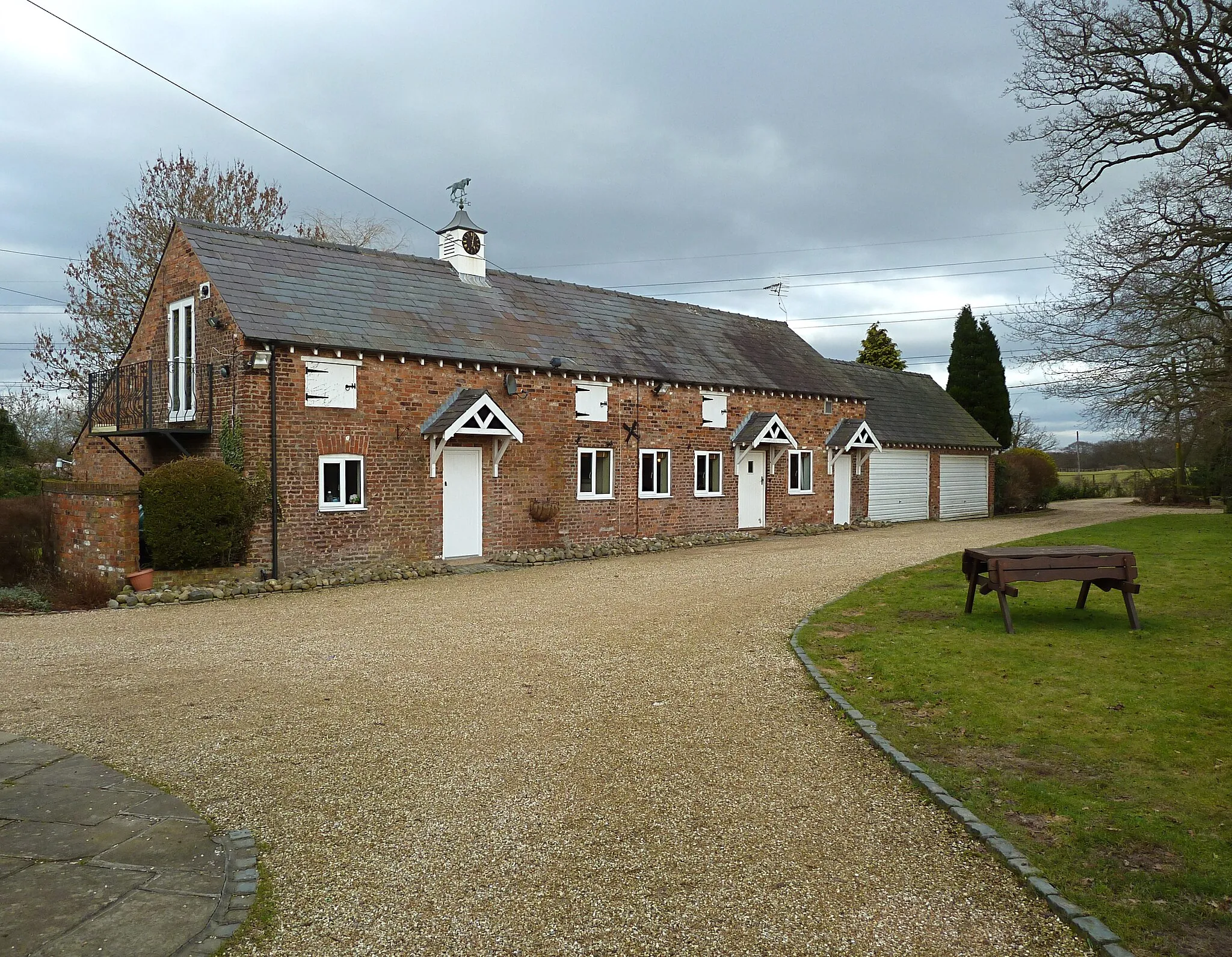Photo showing: Barn conversion at Grange House Farm, Lindow End, Cheshire