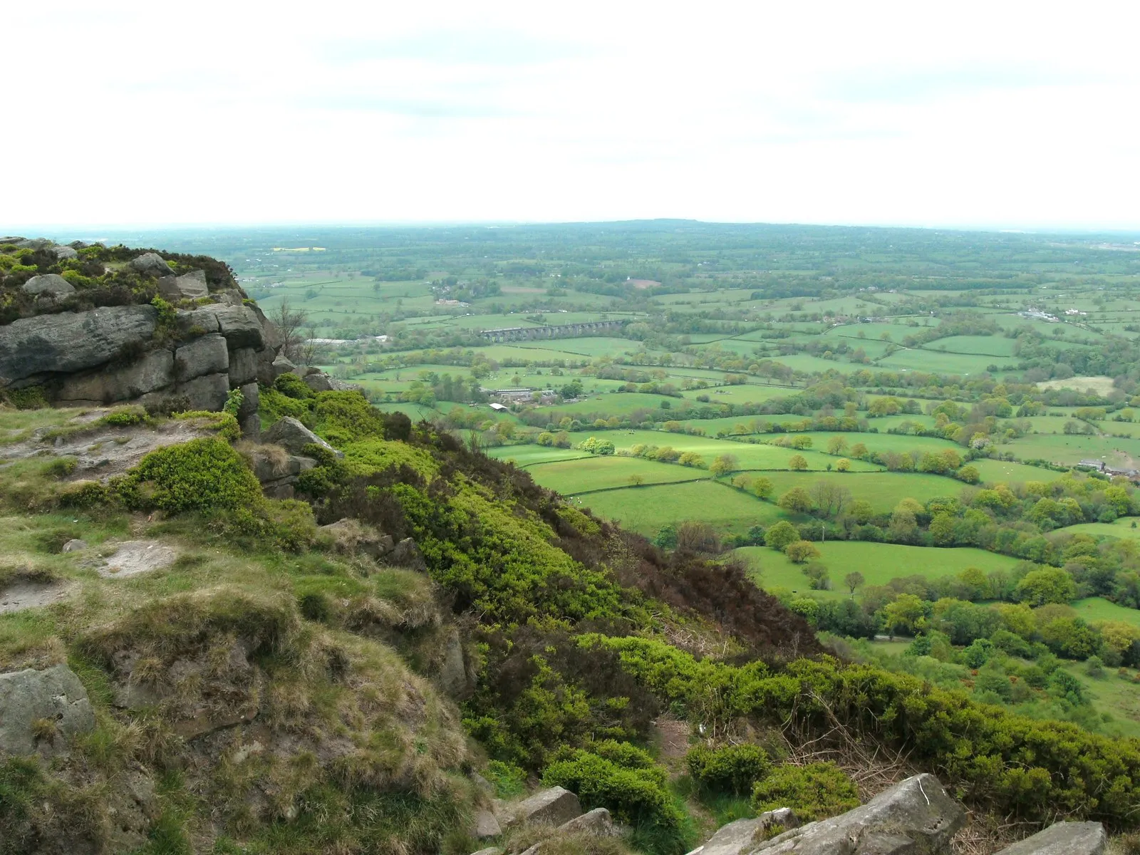 Photo showing: Rock outcrop on The Cloud