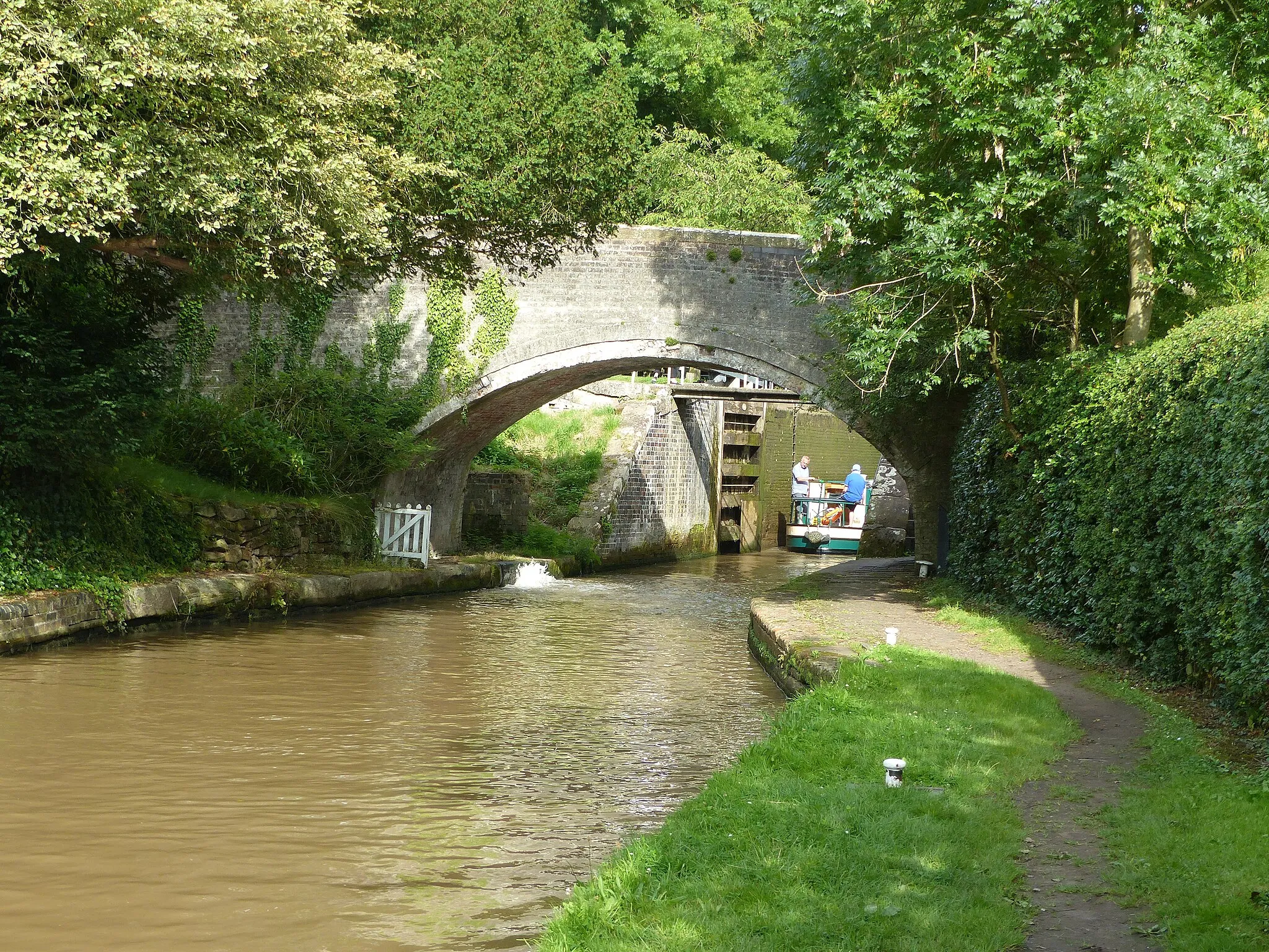 Photo showing: Tilstone Fearnall Bridge: Grade II listed bridge over the Shropshire Union Canal in Tilstone Fearnall, Cheshire, UK. Wikidata has entry Tilstone Fearnall Bridge (Q26423568) with data related to this item.