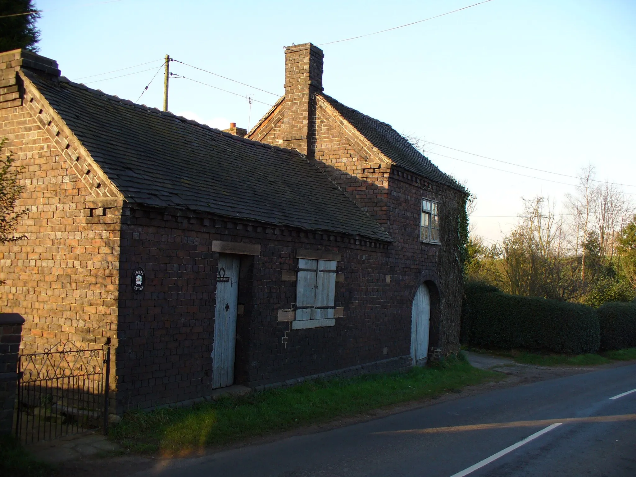 Photo showing: Lodley Smithy