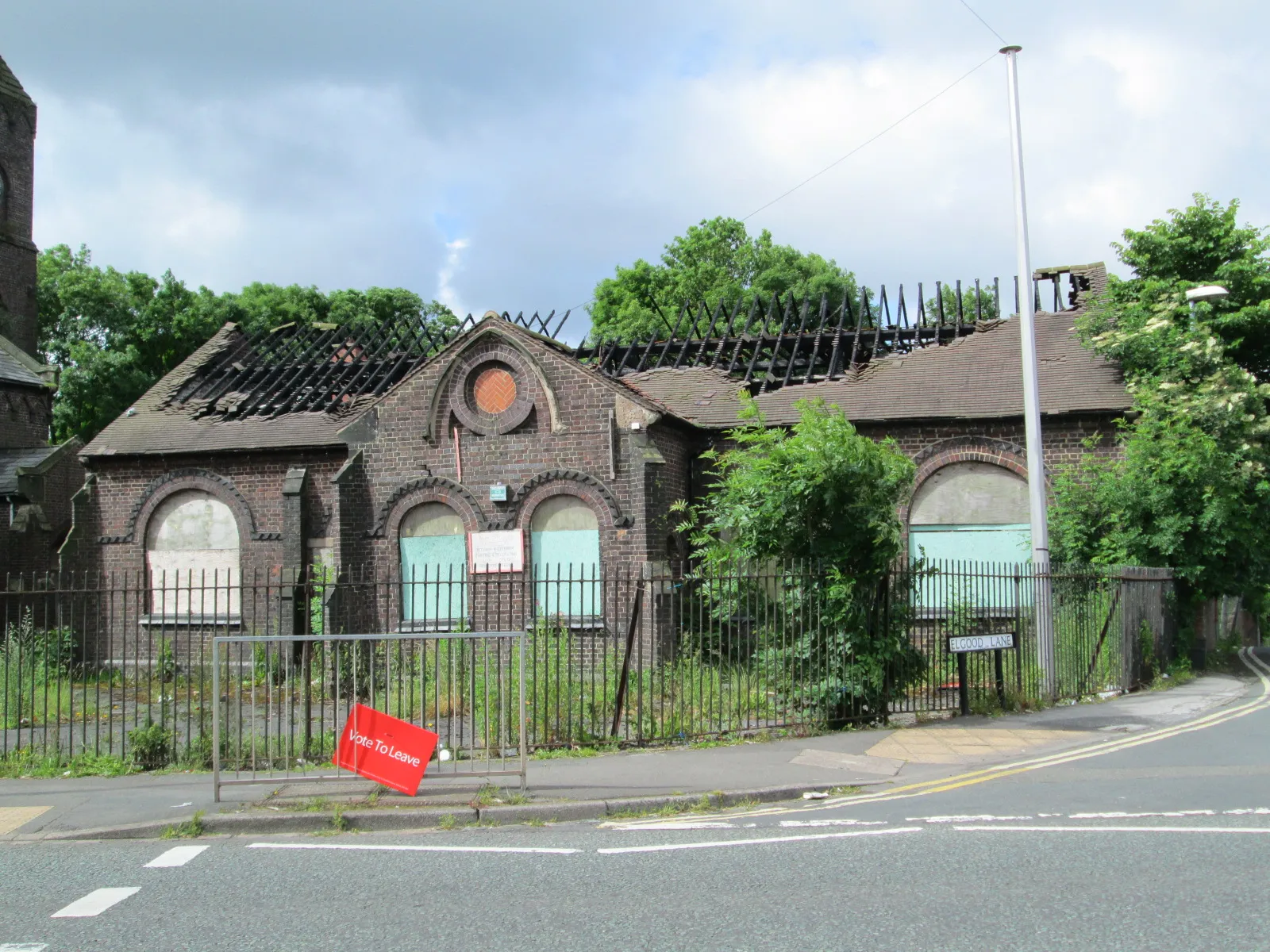 Photo showing: Derelict church building in Goldenhill