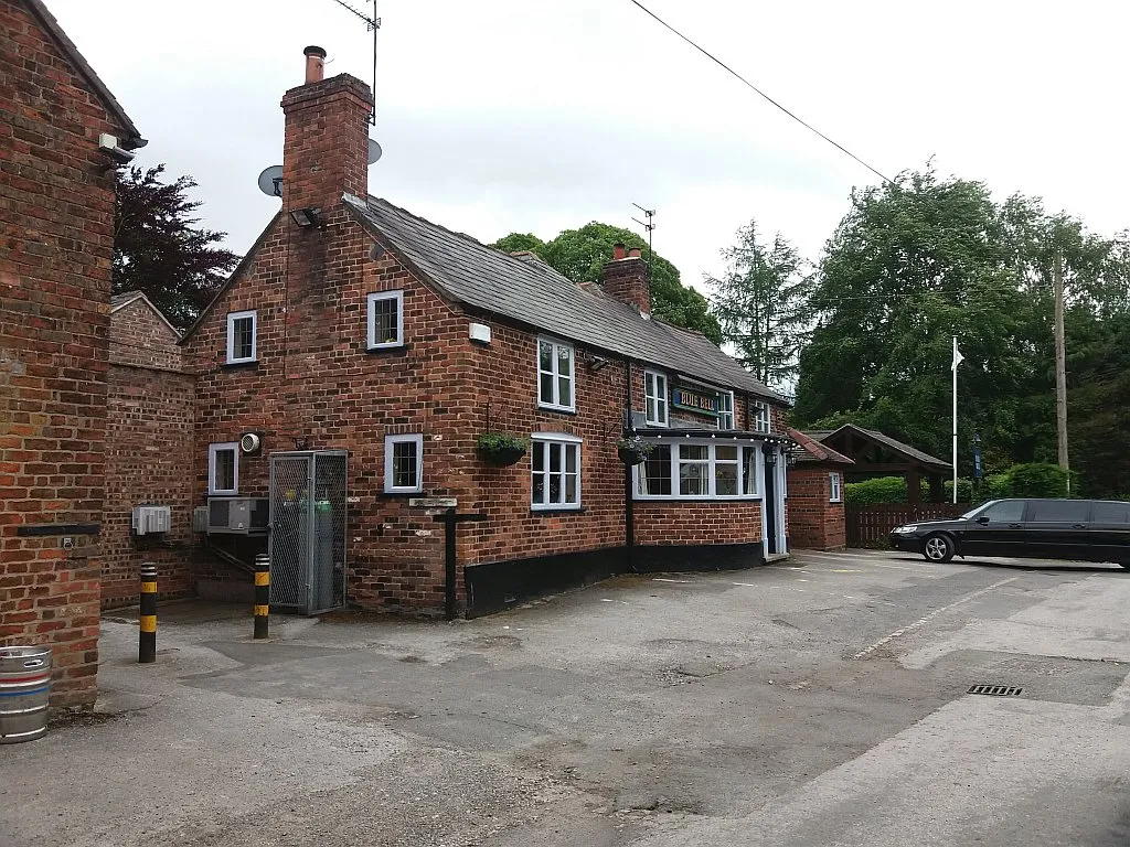 Photo showing: The Blue Bell at Smallwood