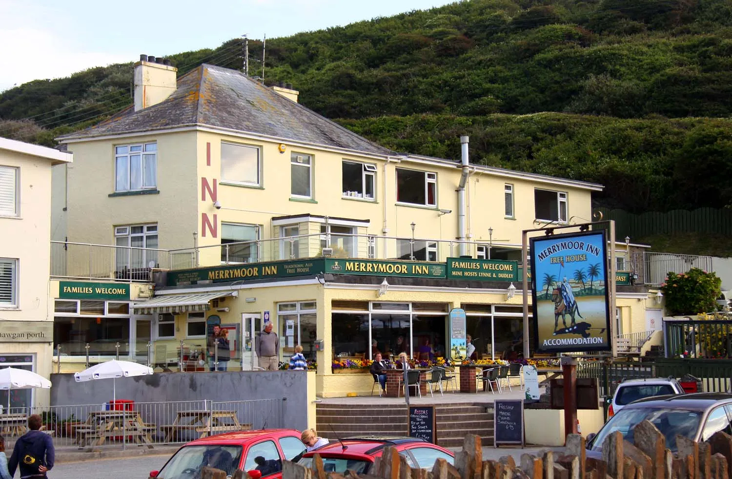 Photo showing: The Merrymoor Inn in Mawgan Porth