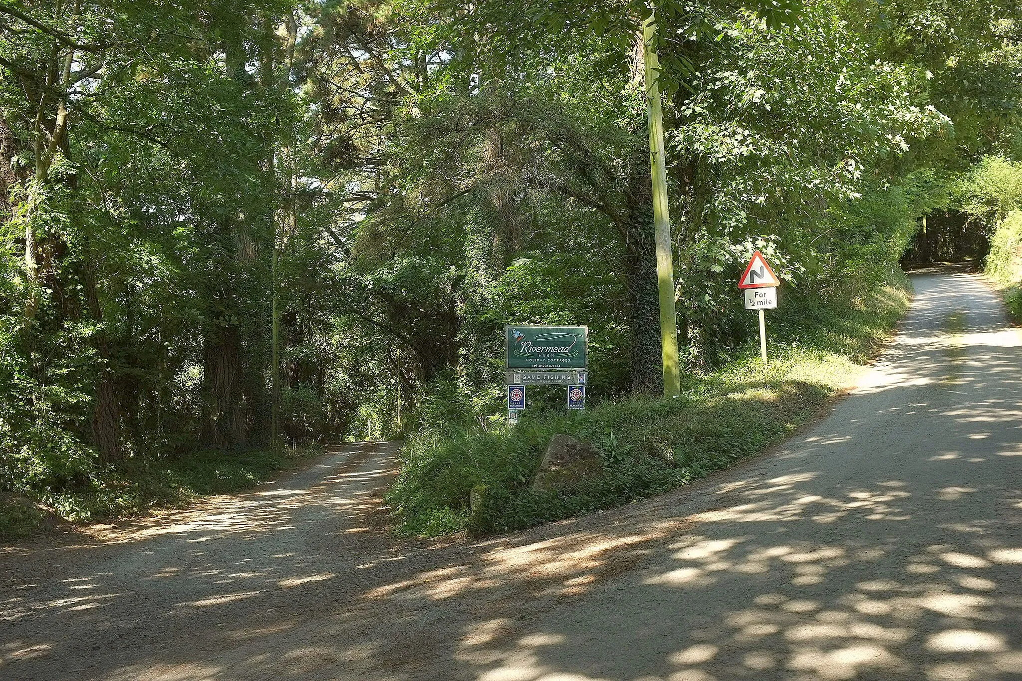 Photo showing: Entrance to Rivermead Farm