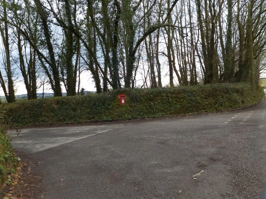 Photo showing: Wall and postbox at Wenmouth Cross