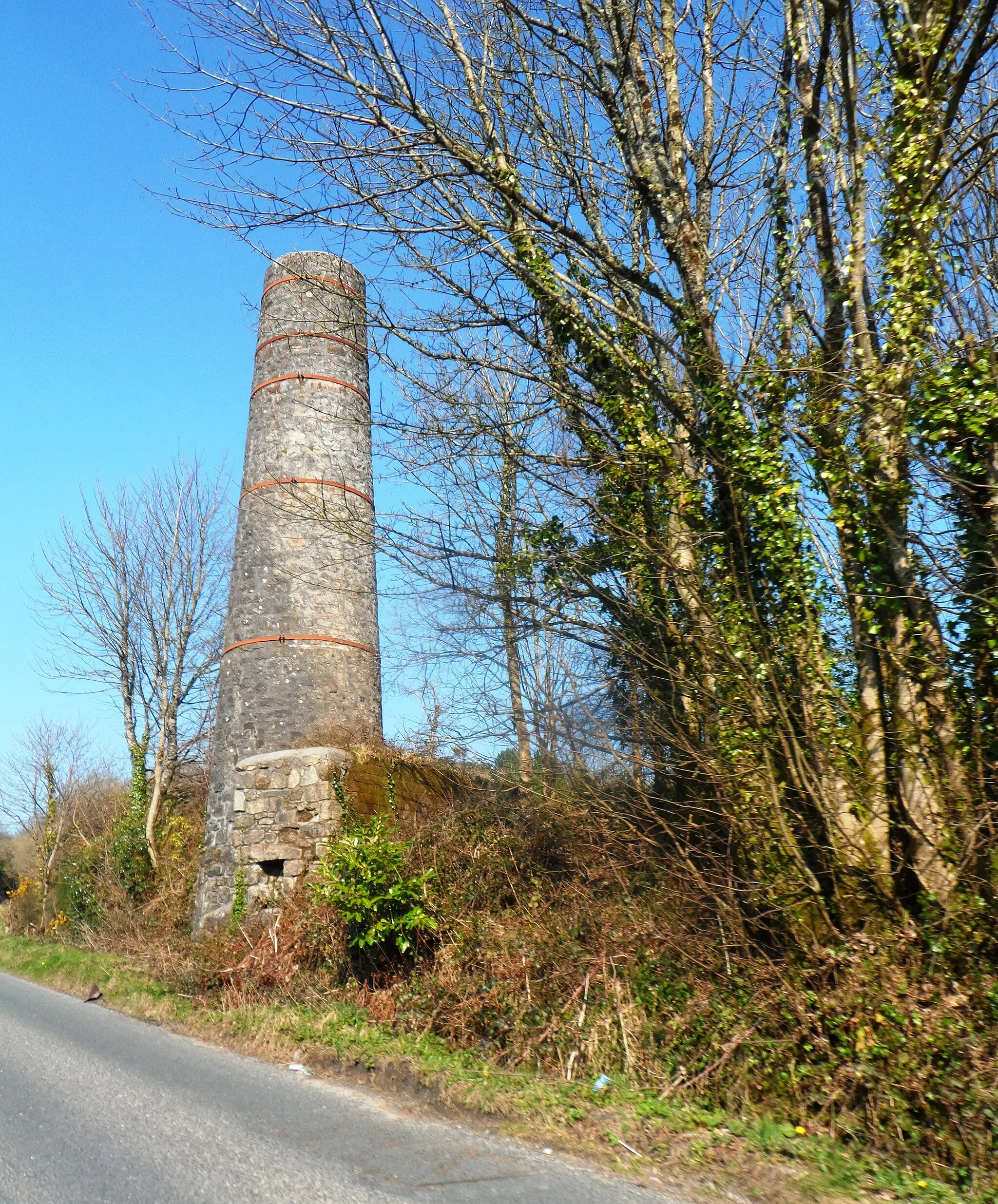 Photo showing: Disused Clayworks Chimney