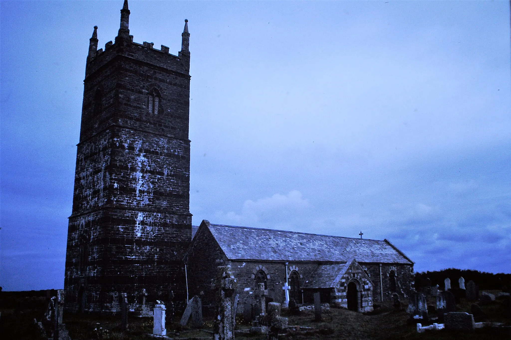 Photo showing: St. Eval Church (St. Uvelus), Cornwall, August 1989. 12th Century Norman with enlargements in 14th,15th and 17th Centuries. Restored 1889. Scanned slide.