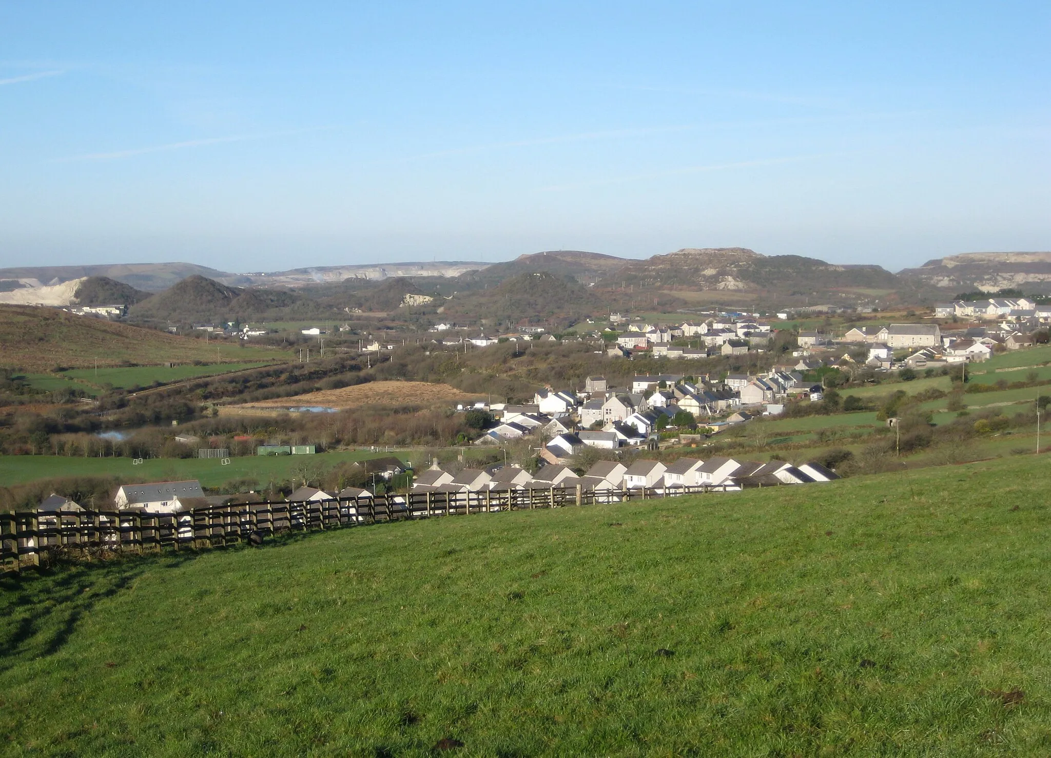 Photo showing: View of Foxhole, Cornwall, England from a hill above the village.