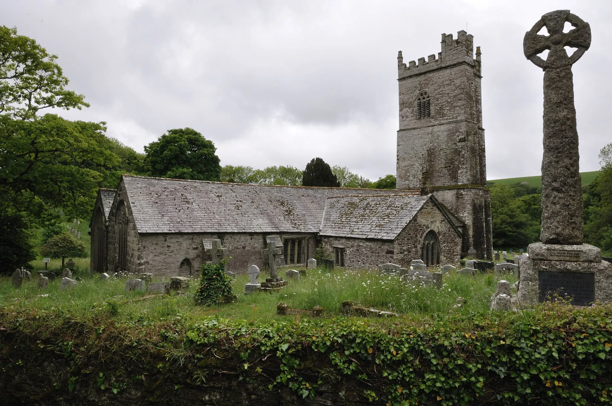 Photo showing: St Julitta's parish church, Lanteglos, near Camelford, Cornwall, seen from the northeast