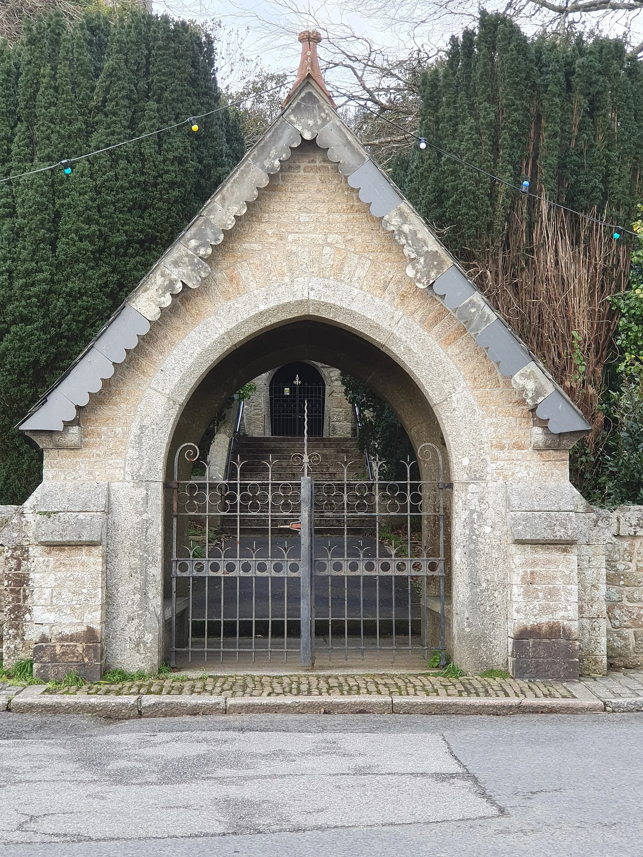 Photo showing: Lych-gate on the southern side of Gulval churchyard.