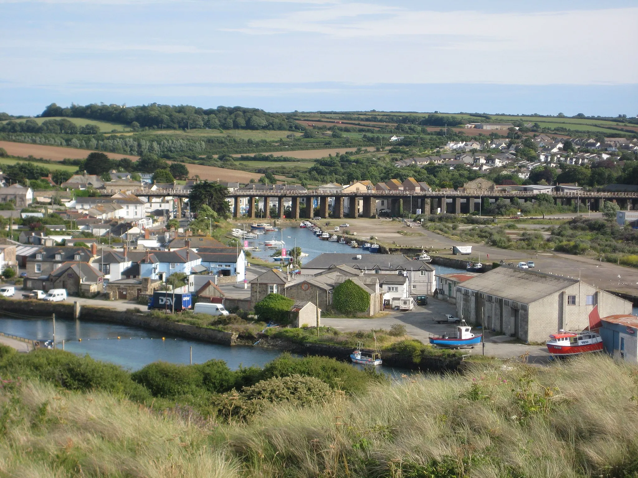 Photo showing: View of the Hayle viaduct