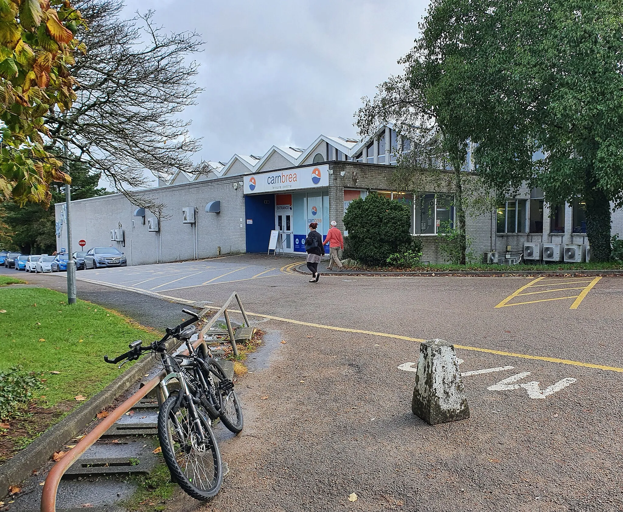 Photo showing: Carn Brea Leisure Centre entrance, Pool, Cornwall - October 2022 (1)