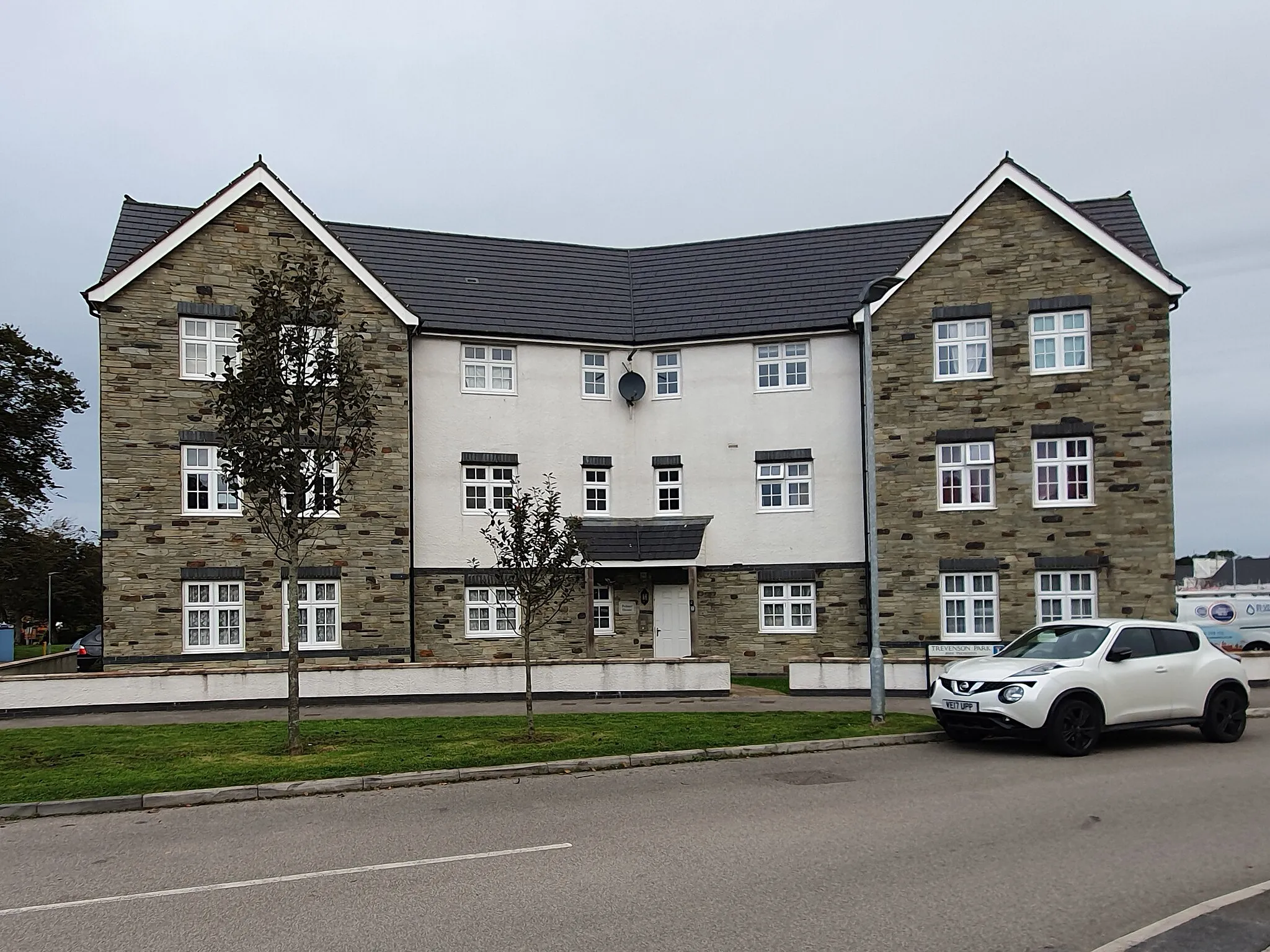 Photo showing: Apartment block, Trevenson Park, Pool, Cornwall - September 2023