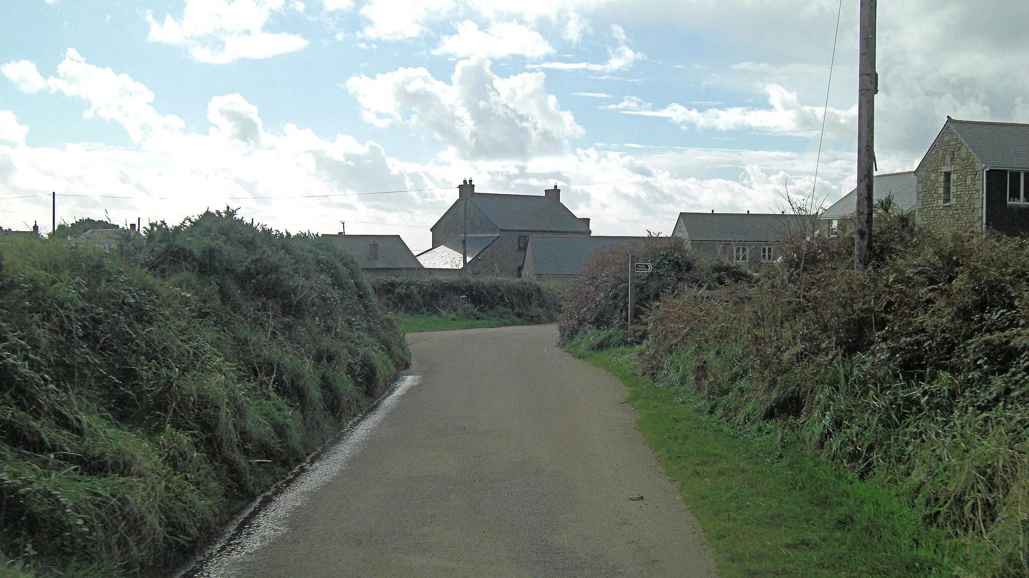 Photo showing: Rinsey Lane enters Rinsey