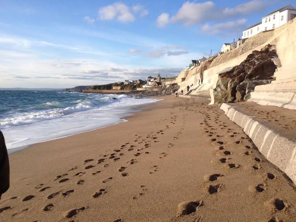 Photo showing: Image depicting Porthleven Beach in Cornwall, UK looking west towards the harbour