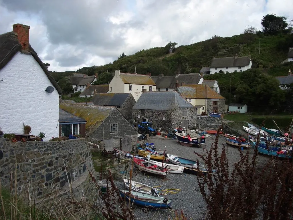 Photo showing: Another view of Cadgwith Cove looking from The Todden