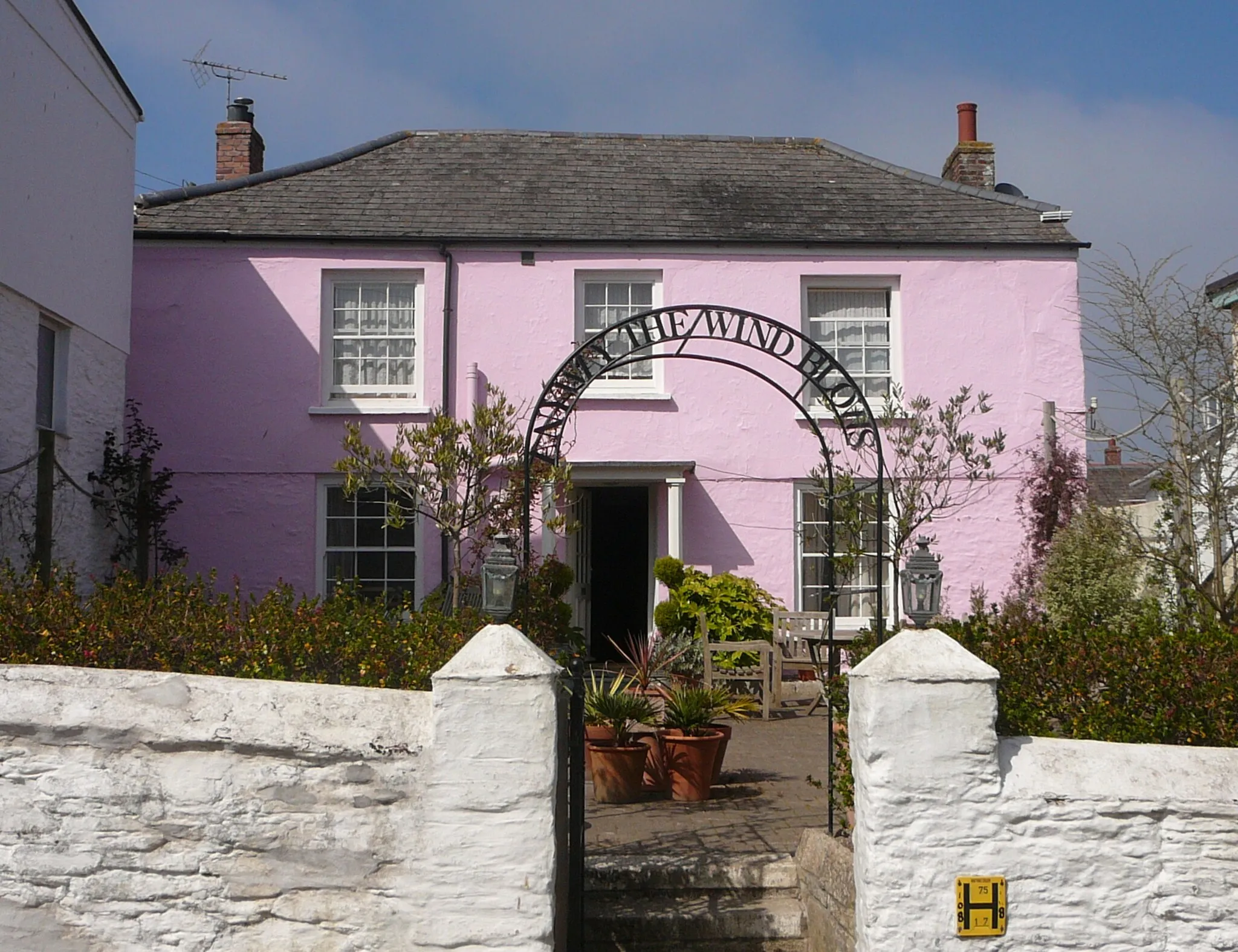 Photo showing: Pink house, Portscatho