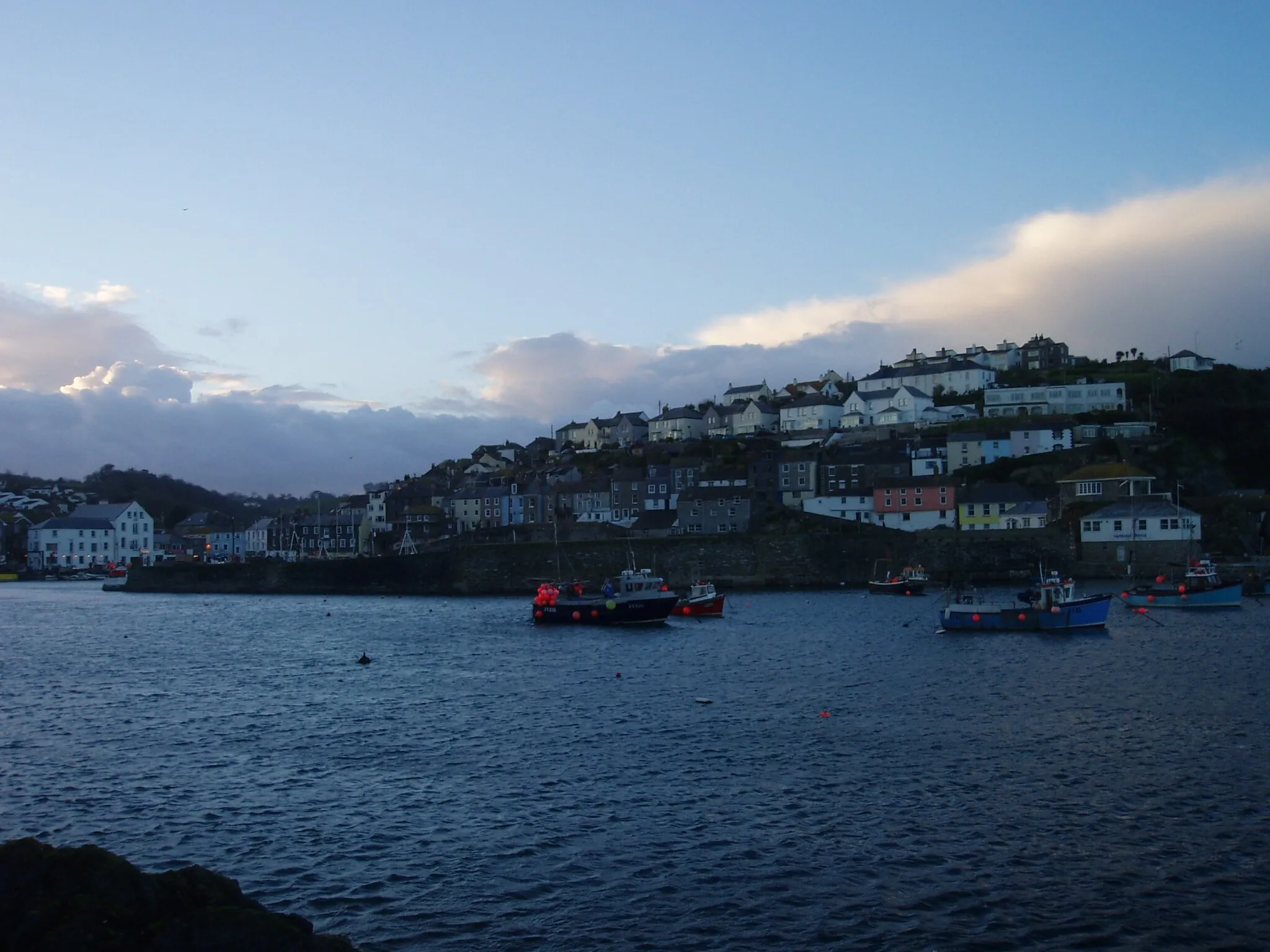 Photo showing: Mevagissey harbour at dusk. Cornwall, UK.