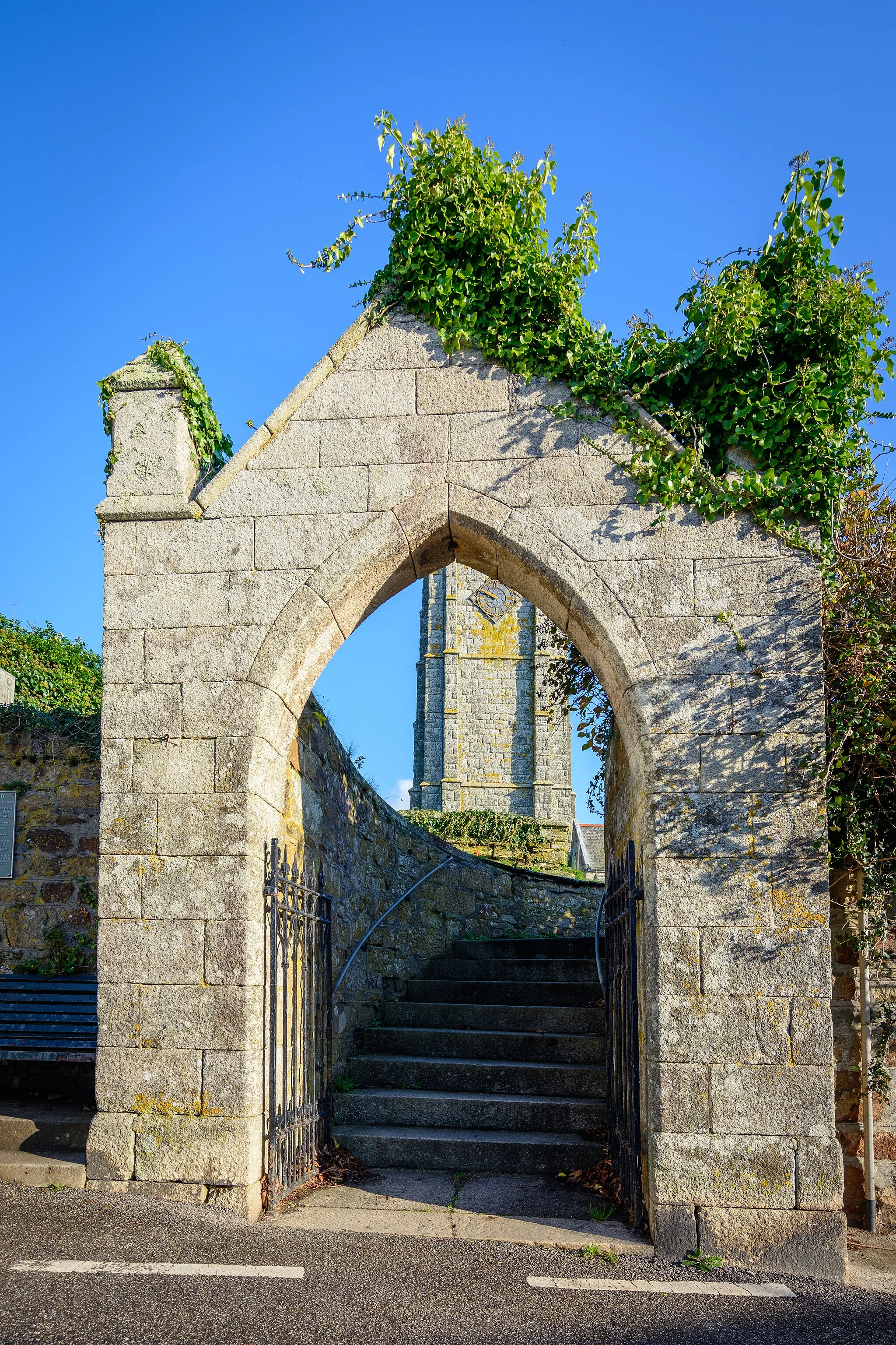 Photo showing: This is a photo of listed building number 1312162.