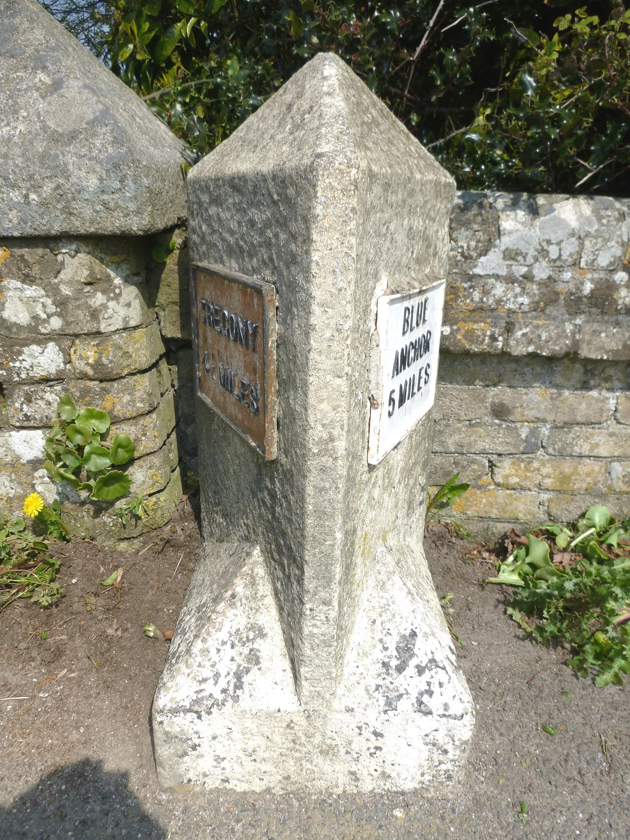 Photo showing: Old Milestone in Grampound Road village