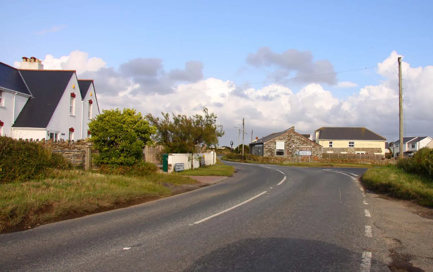 Photo showing: The B3276 at Trevarrian