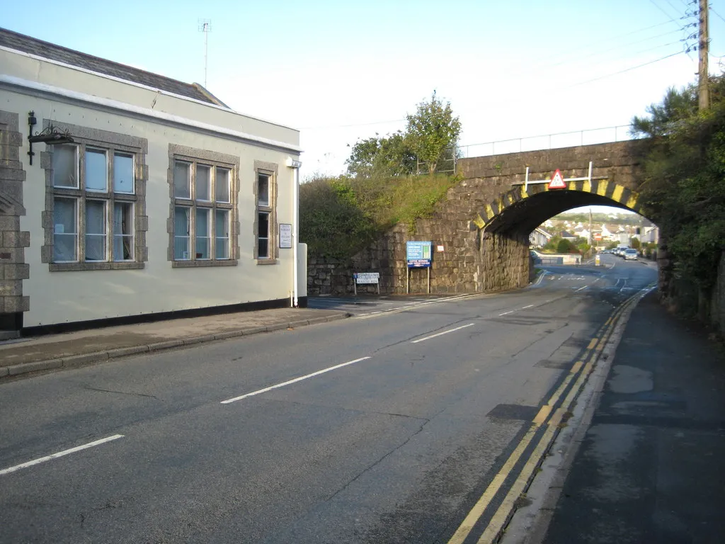 Photo showing: Harbour Road, Par