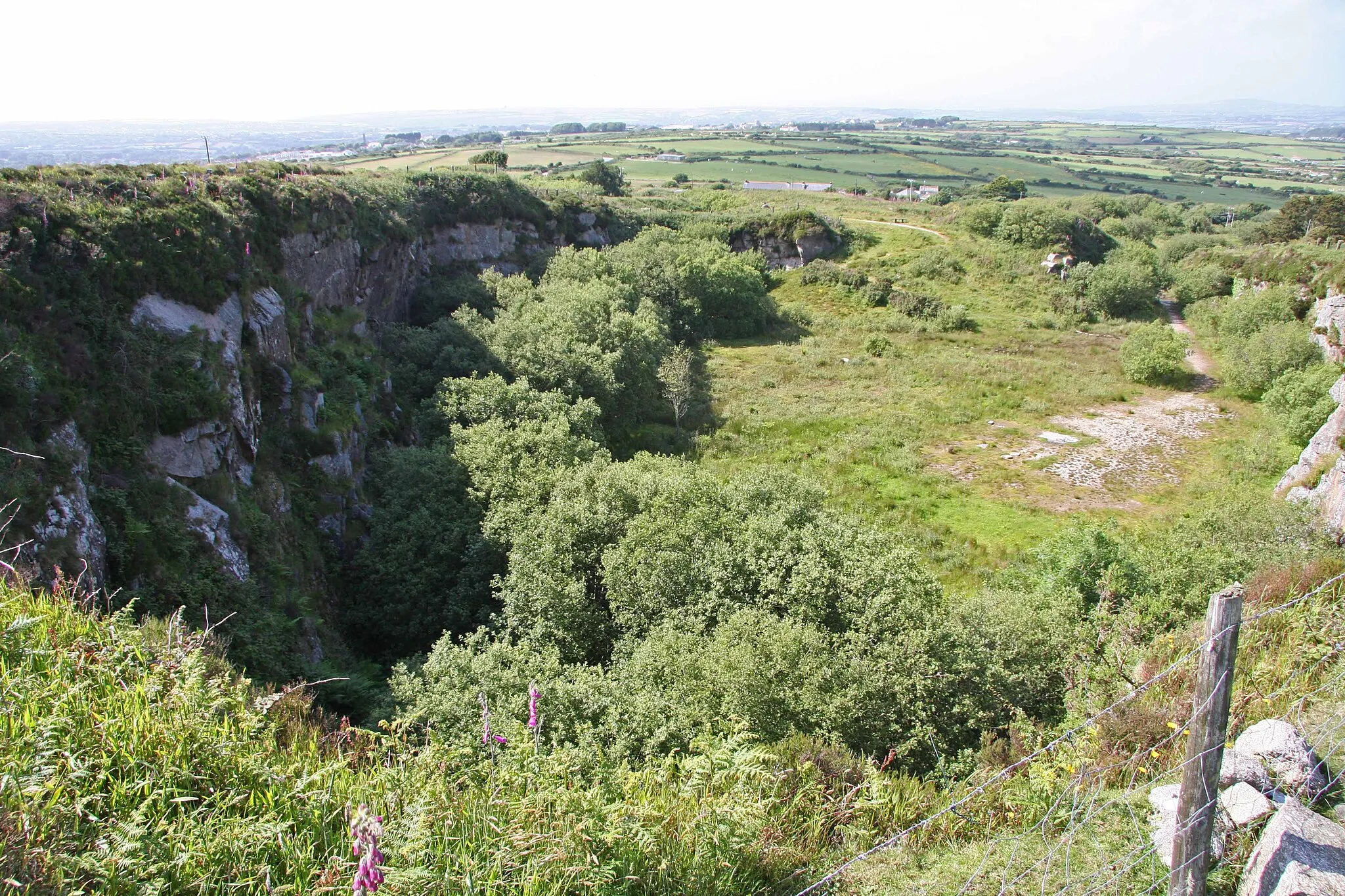 Photo showing: Disused Quarry on Carn Marth