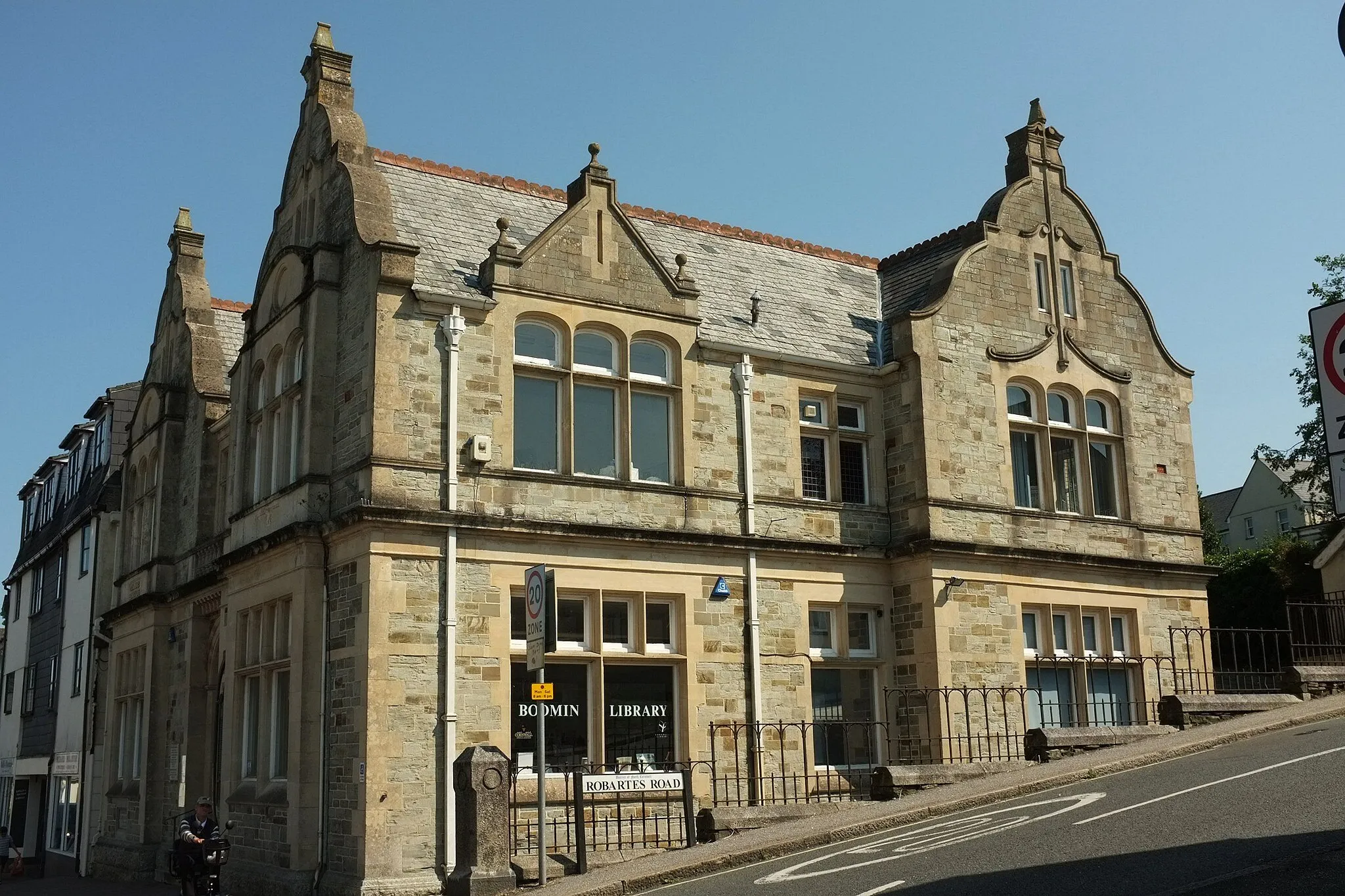Photo showing: Bodmin library