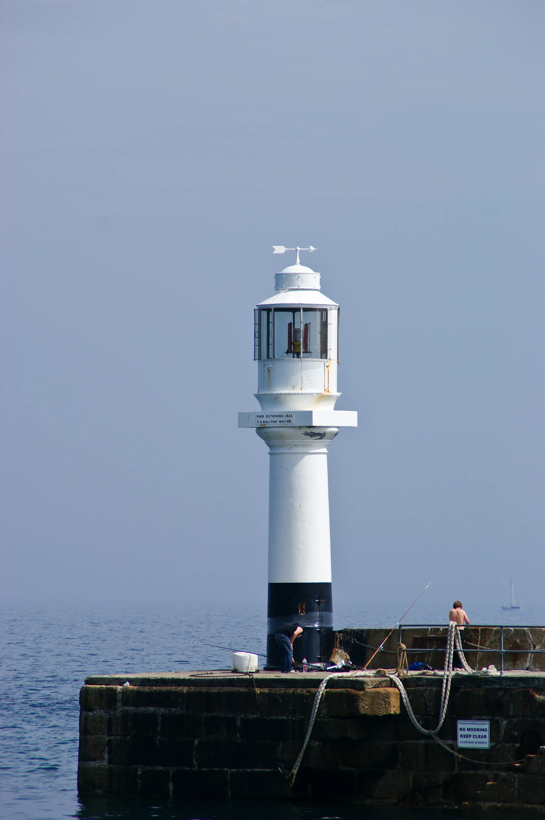 Photo showing: Penzance South Pier lighthouse in Cornwall, UK.