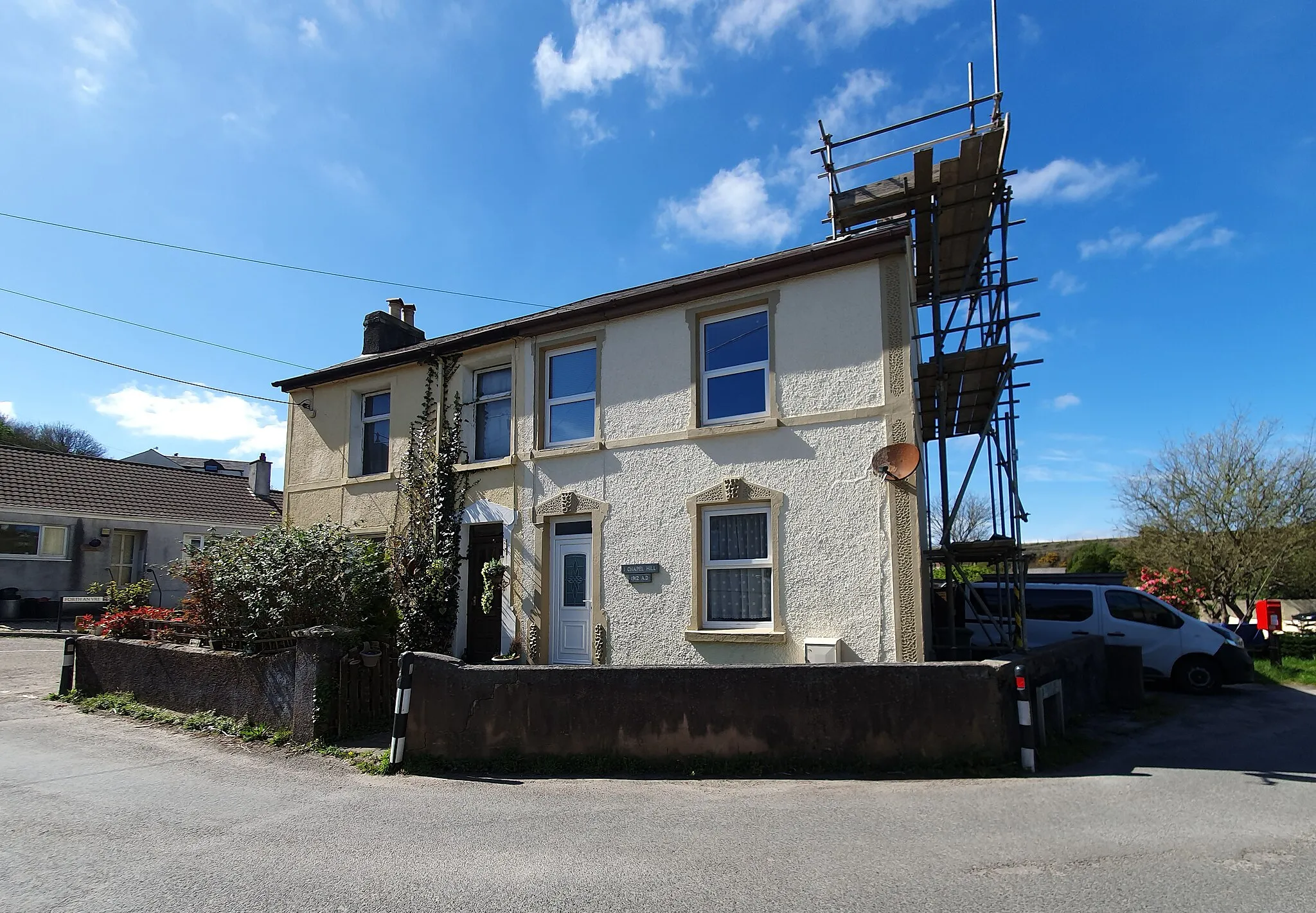 Photo showing: Semi-detached houses, Chapel Hill, Higher Brea, near Camborne, Cornwall - April 2023