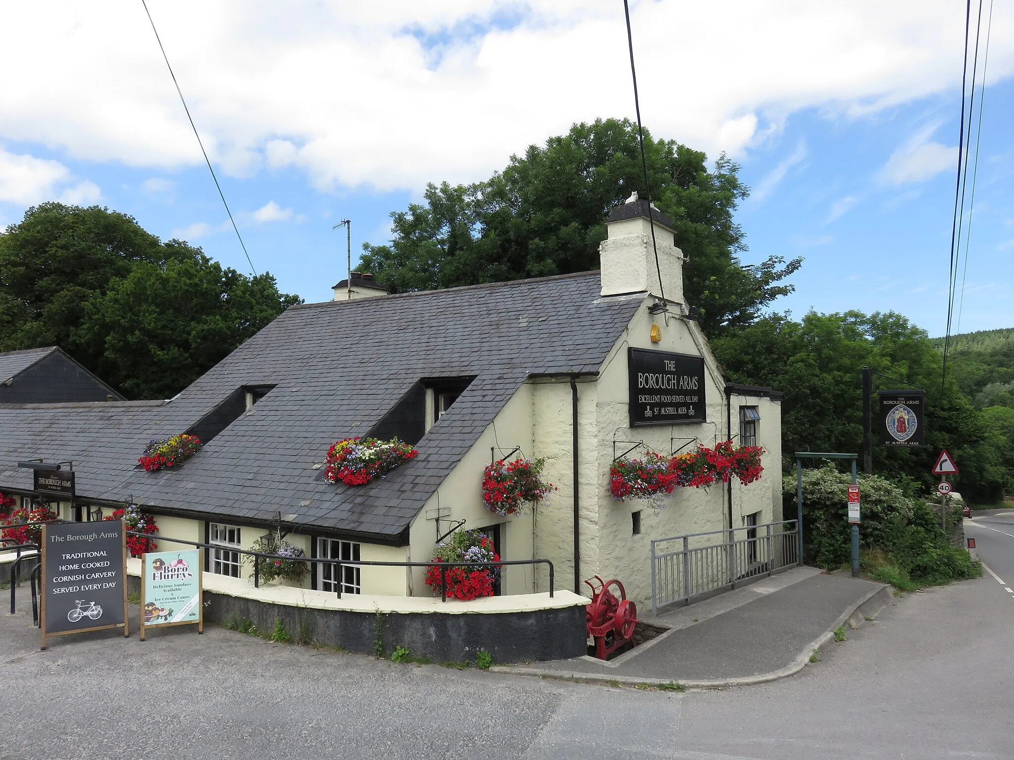 Photo showing: The Borough Arms, Dunmere near Bodmin
