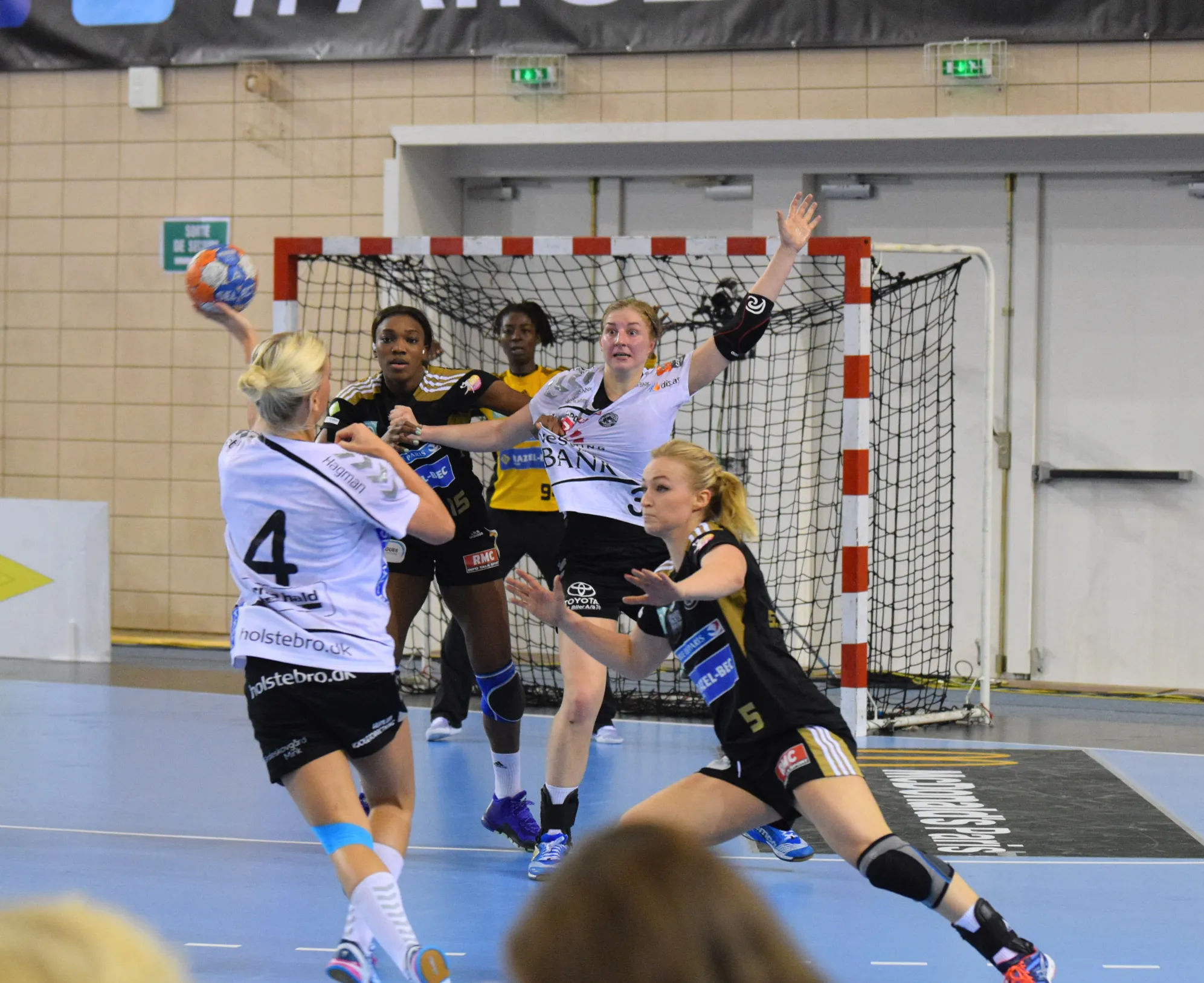 Photo showing: Linn Blohm
Le 03 avril 2016 lors du match aller de demi-finale de la Coupe des vainqueurs de coupe de handball Issy Paris Hand / Team Tvis Holstebro