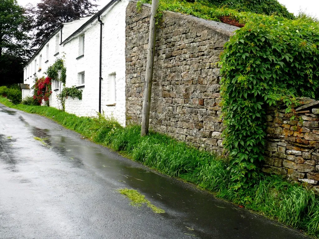 Photo showing: Gawthrop, road and house 'Netley'