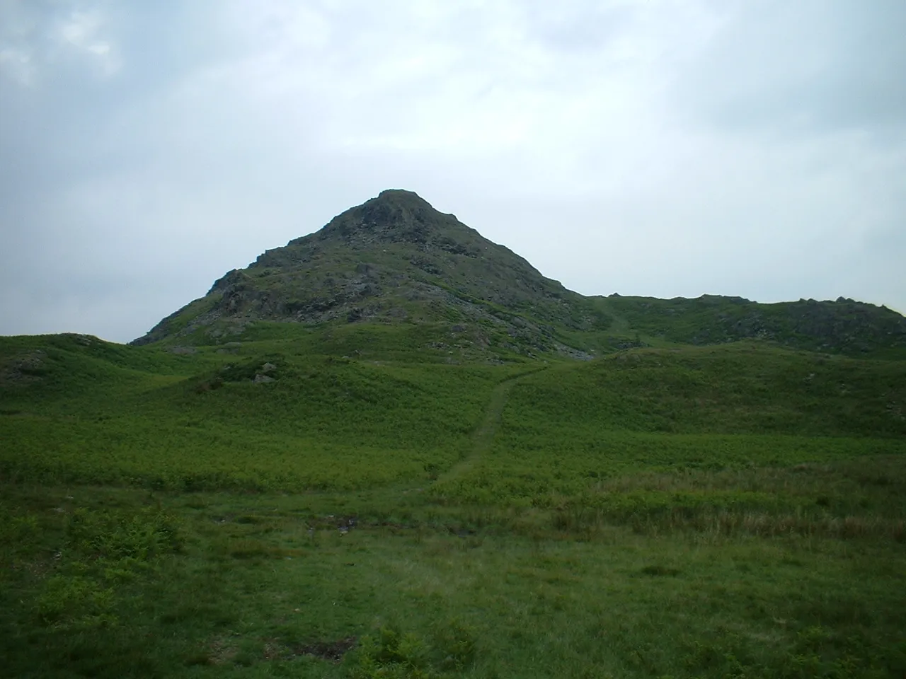 Photo showing: Stickle Pike, Lancashire, as viewed from the continuing ridge to Great Stickle.
Photograph by Jonathan Hopkins 2006.