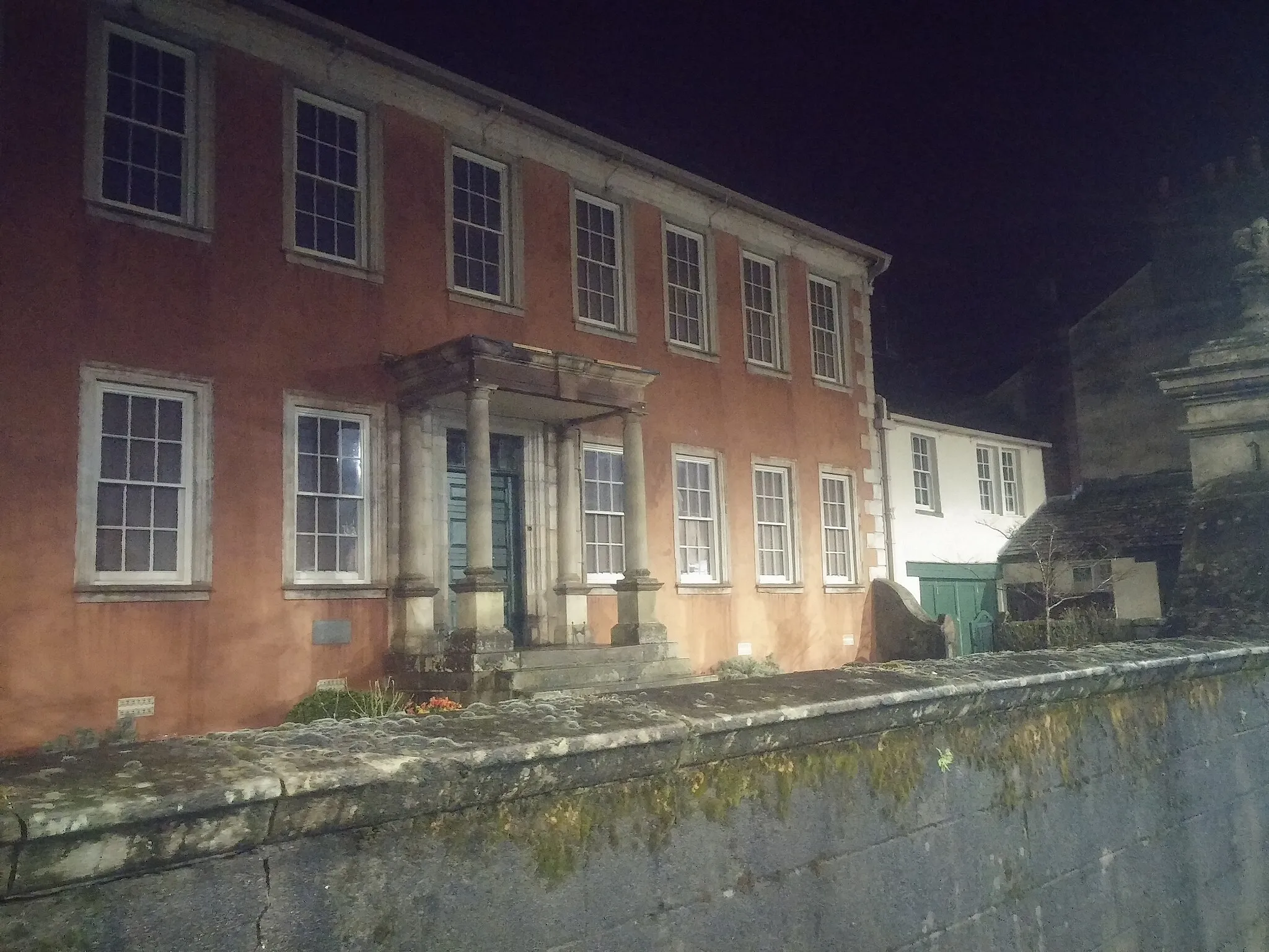 Photo showing: Wordsworth House and Garden, in the Cumbrian town of Cockermouth, is the birthplace and childhood home of romantic poet William and his sister Dorothy.
It is presented as it would have been when they lived here with their parents, three brothers and servants in the 1770s.