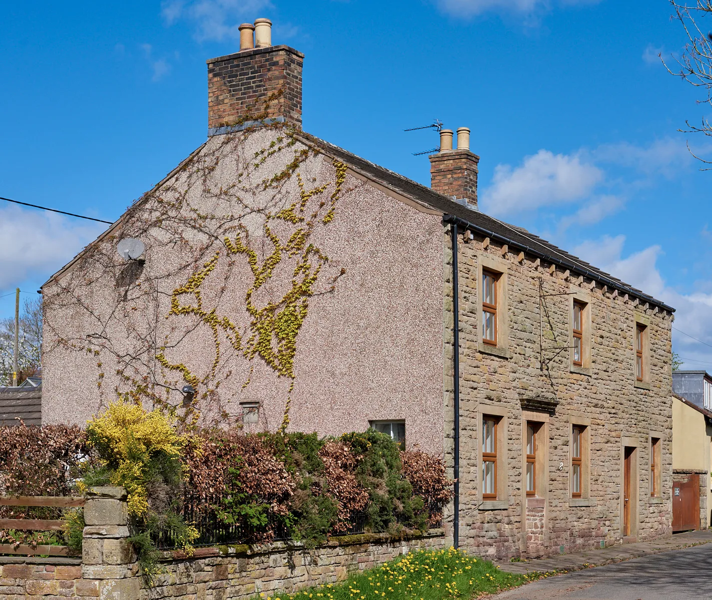 Photo showing: Former Station Hotel, Southwaite - April 2017 (1)