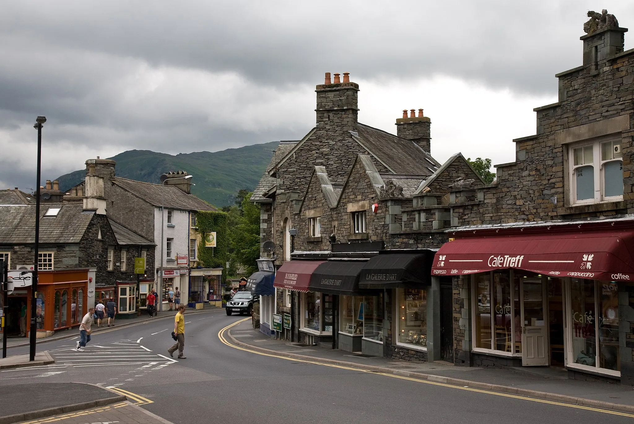 Photo showing: The main road (Rydal Rd) through Ambleside in the Lake District, Cumbria, England.