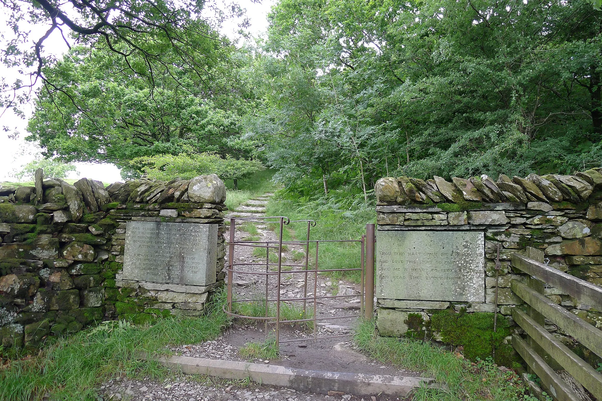 Photo showing: Entrance to Orrest Head access land