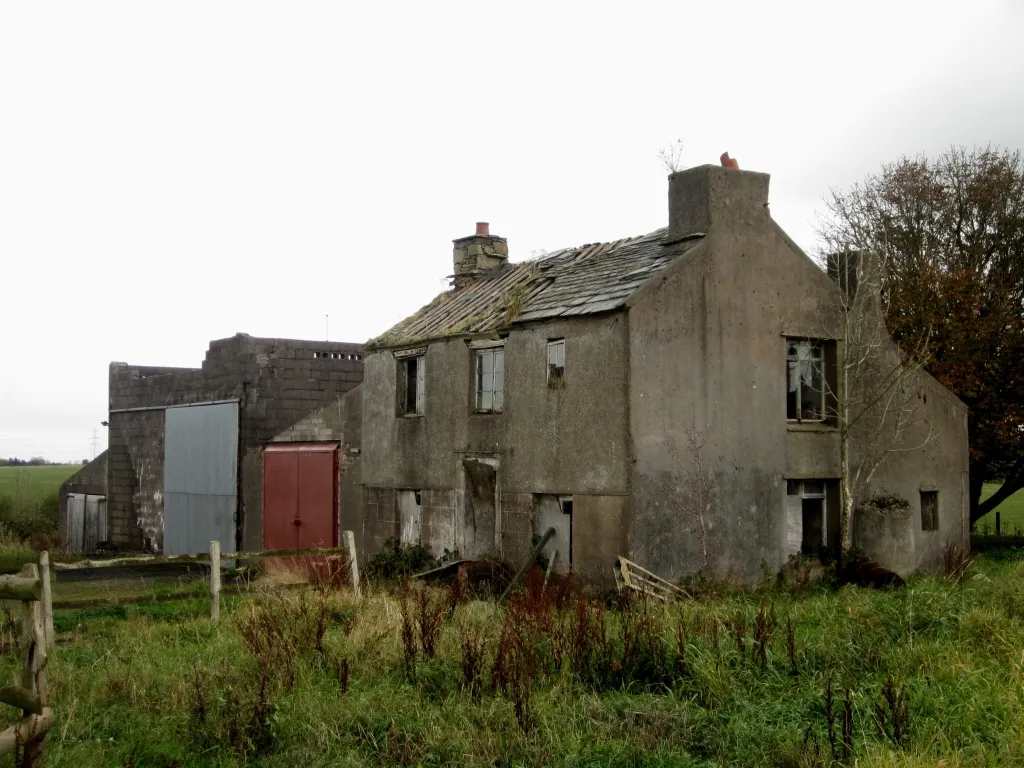 Photo showing: Derelict buildings at Shepherd Hall