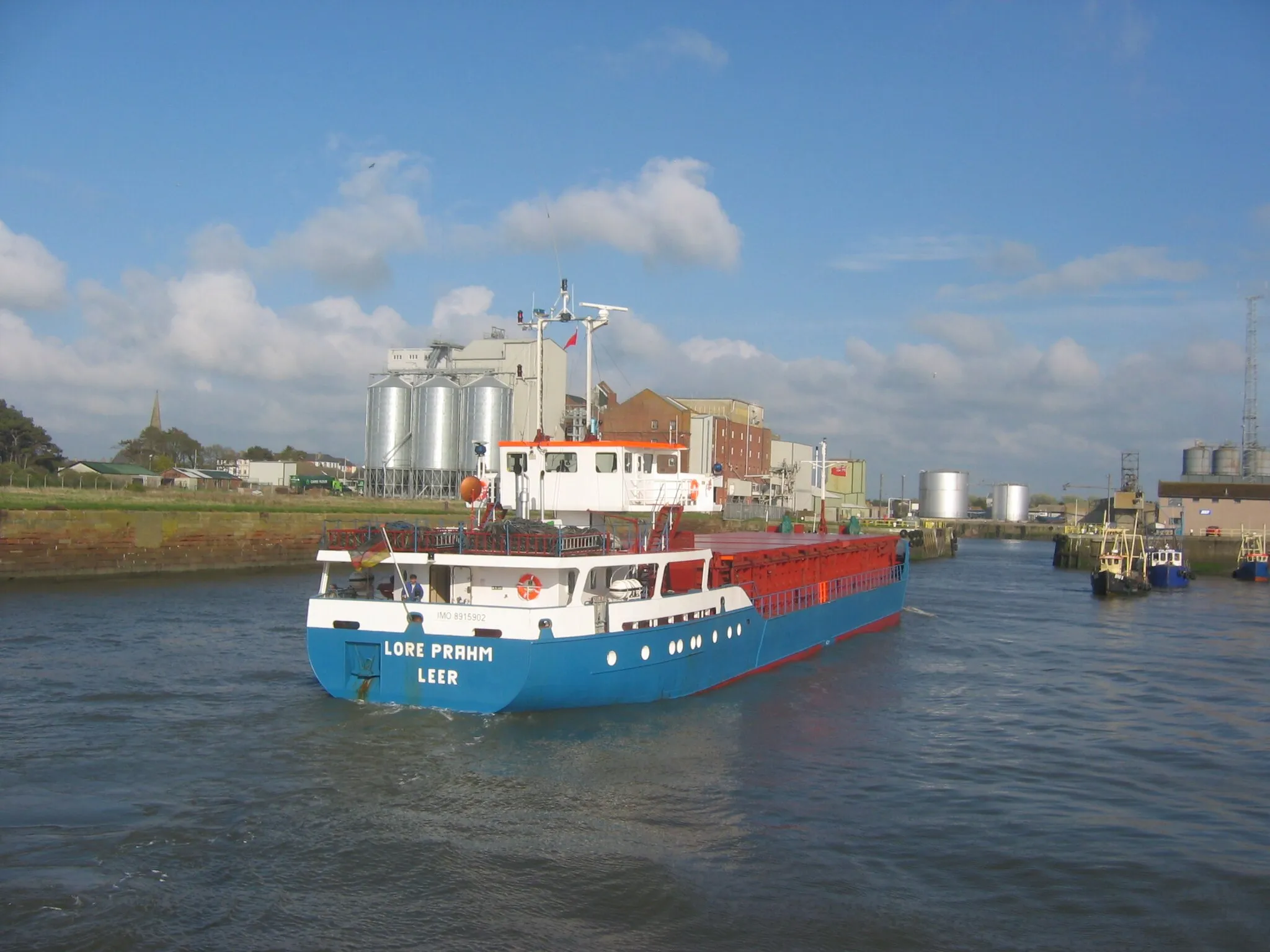 Photo showing: "Lore Prahm" entering the outer harbour at Silloth Port, Solway Firth, England