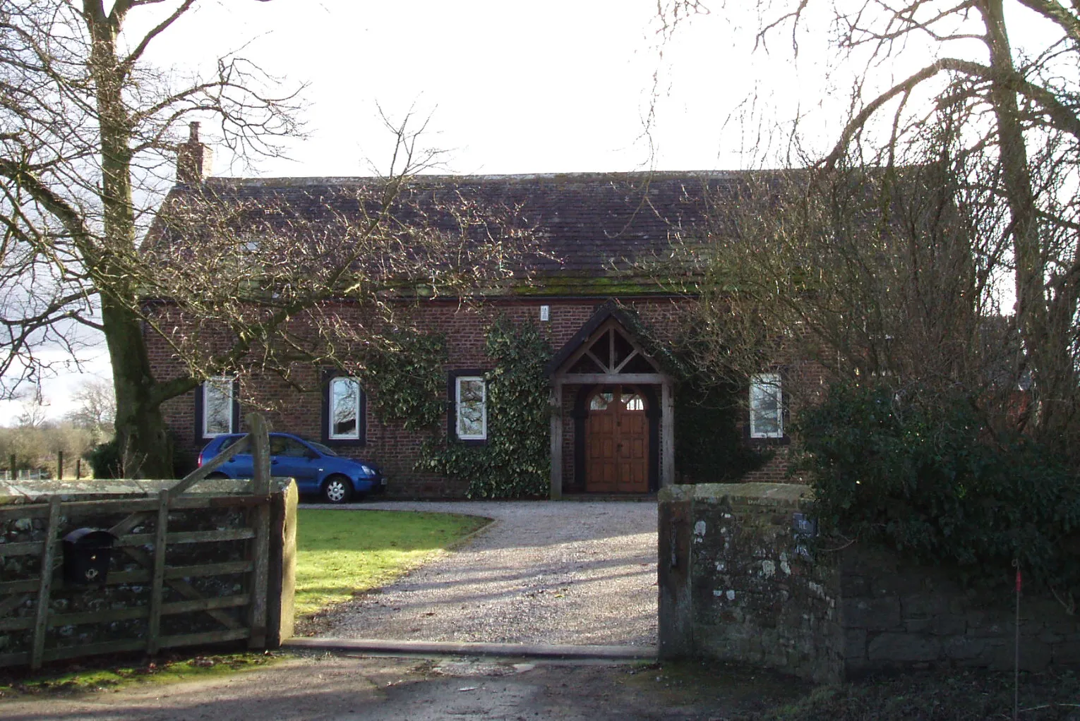 Photo showing: Former Quaker Meeting House, Moorhouse This was built in 1733 and used as a Quaker Meeting House until 1964.  It is now a private house.