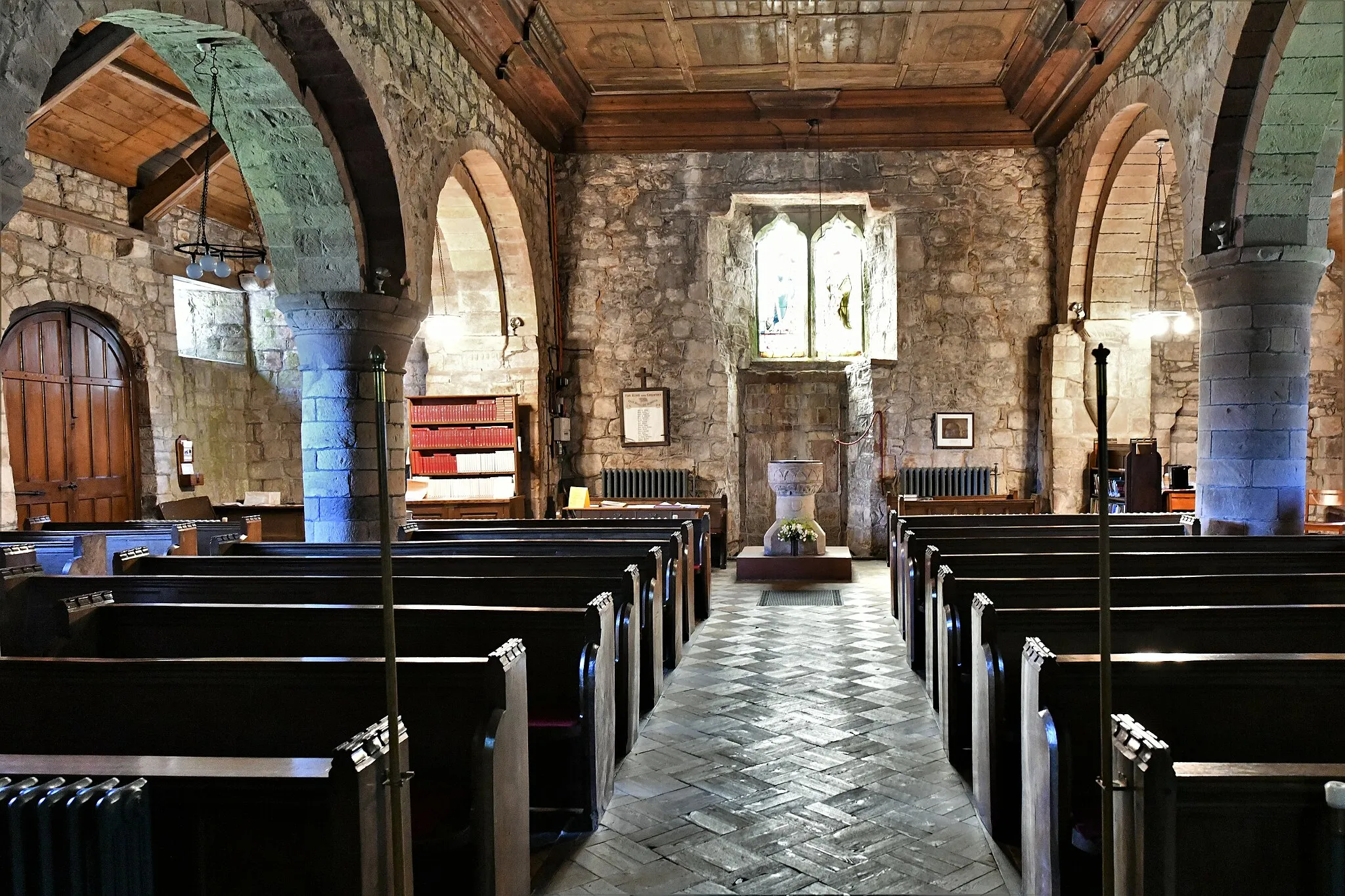 Photo showing: Torpenhow, St. Michael's Church: The nave from the chancel