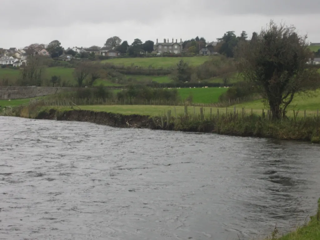 Photo showing: Erosion of the River Derwent bank